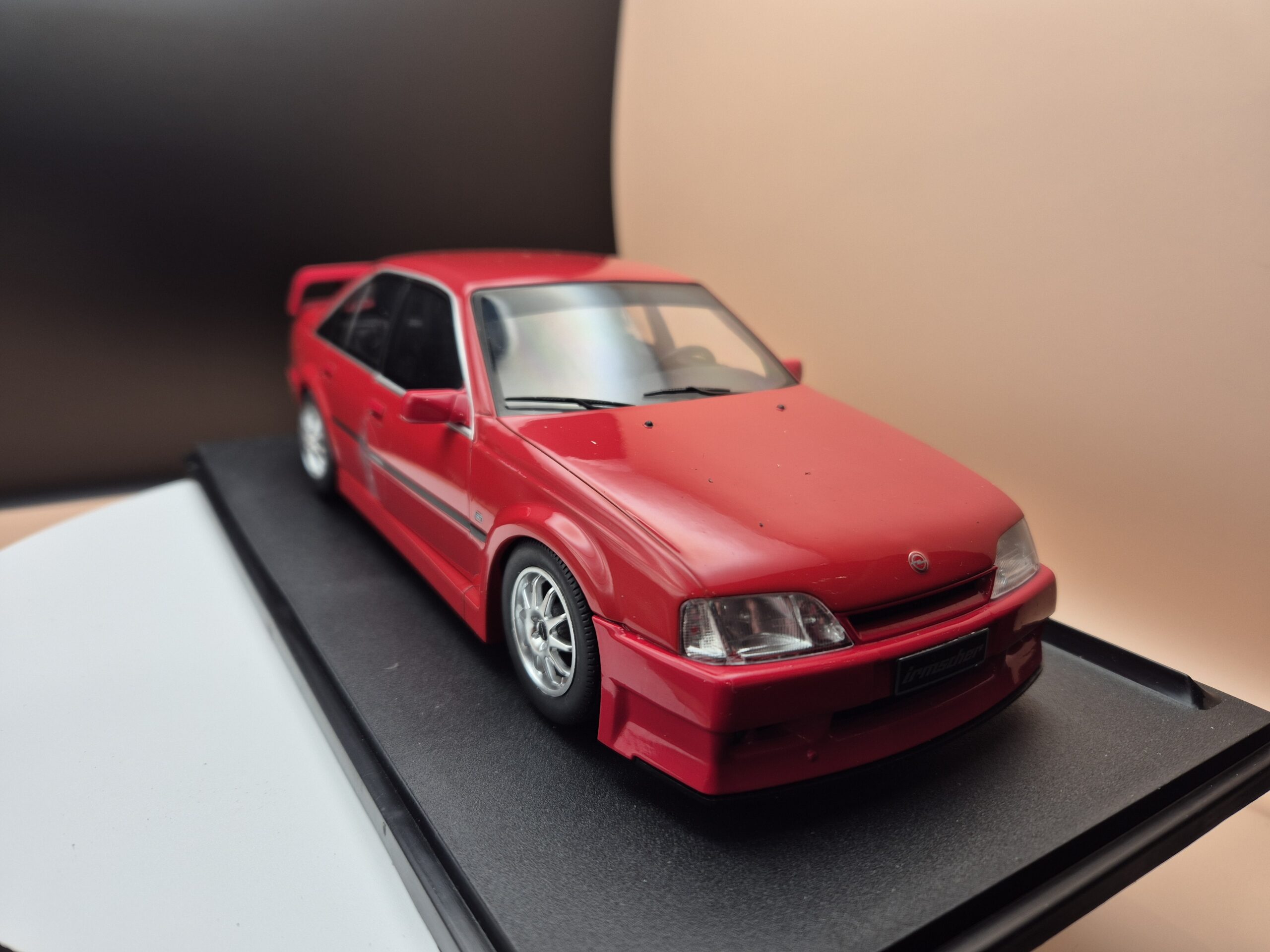 Opel Omega 3000 24V Evo 500 Irmscher 1990 Magma Red Solido 1:18