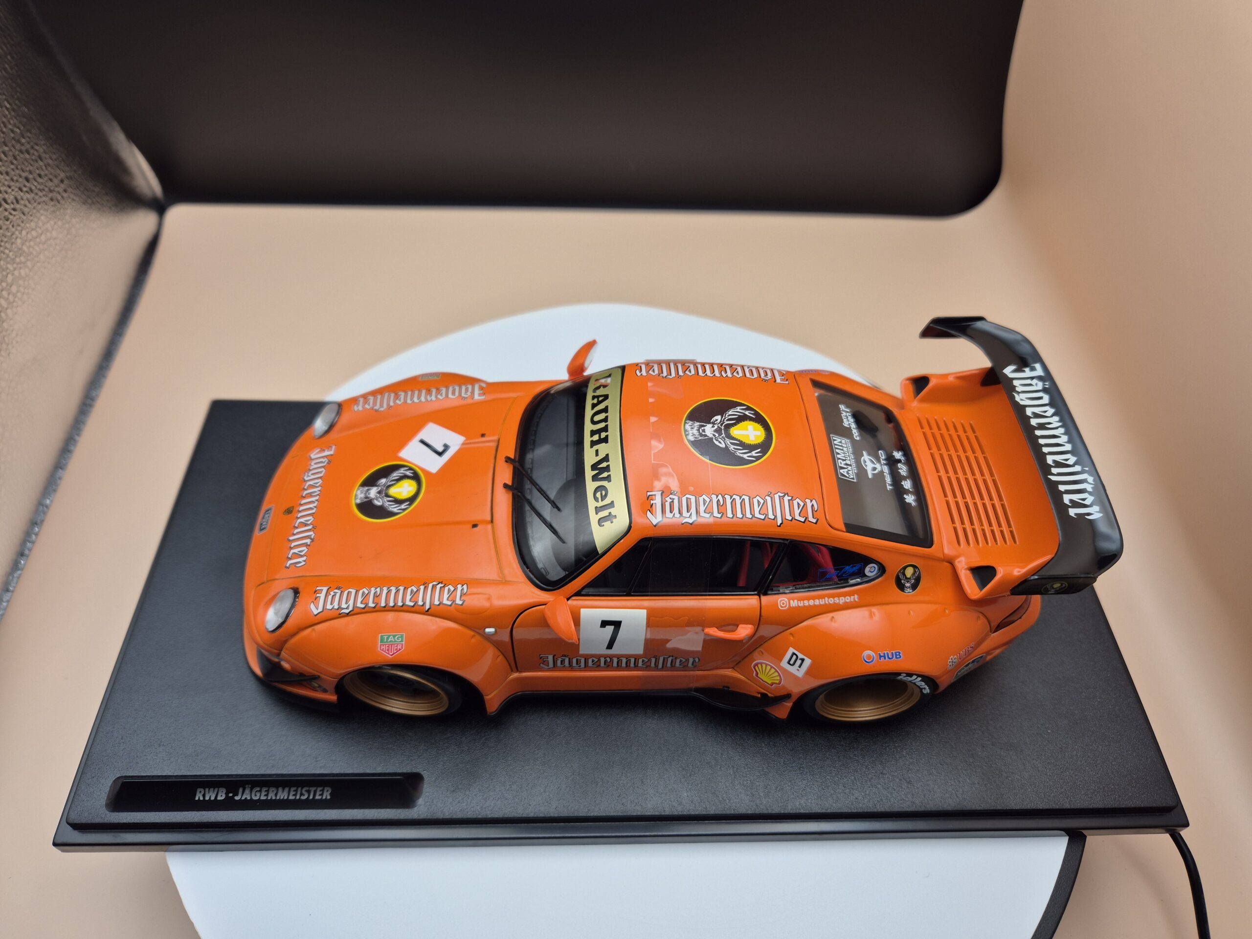 SOLIDO PORSCHE 911 (993) RWB Jagermeister #7 2020 Orange 1:18 - obrazek 5