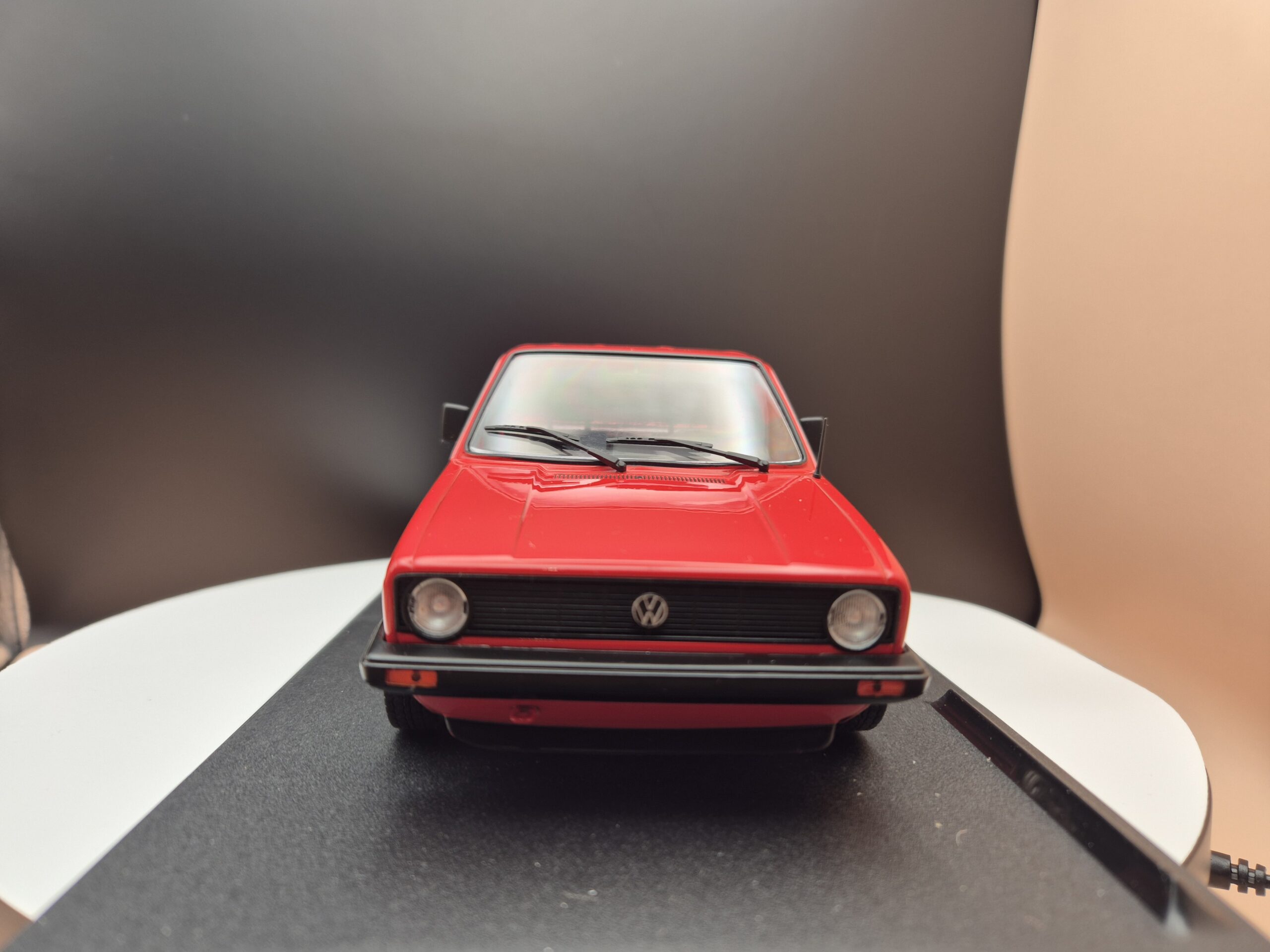 1:18 Solido Volkswagen Caddy MK.1 - 1982, red VW - obrazek 4
