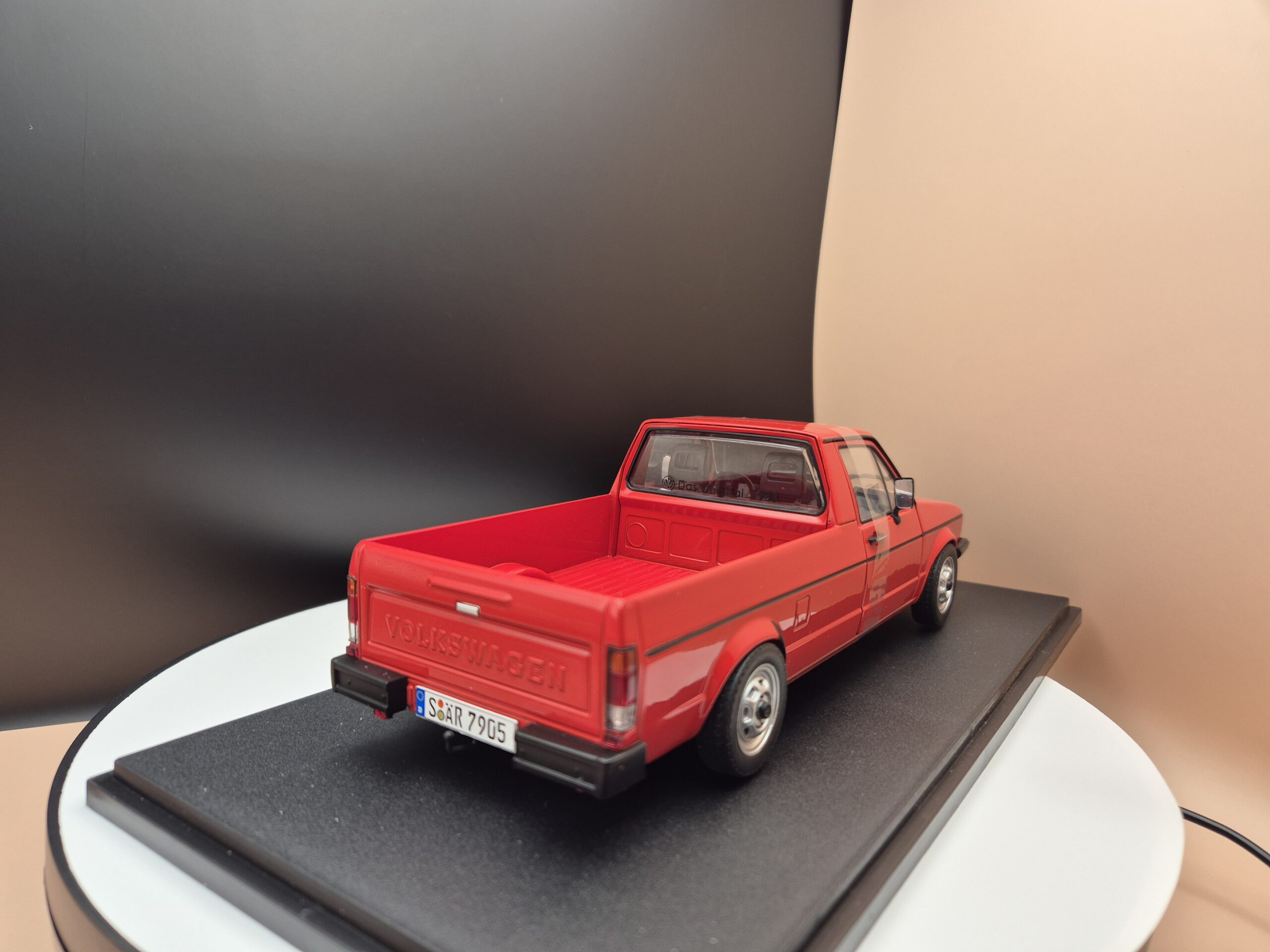 1:18 Solido Volkswagen Caddy MK.1 - 1982, red VW - obrazek 6