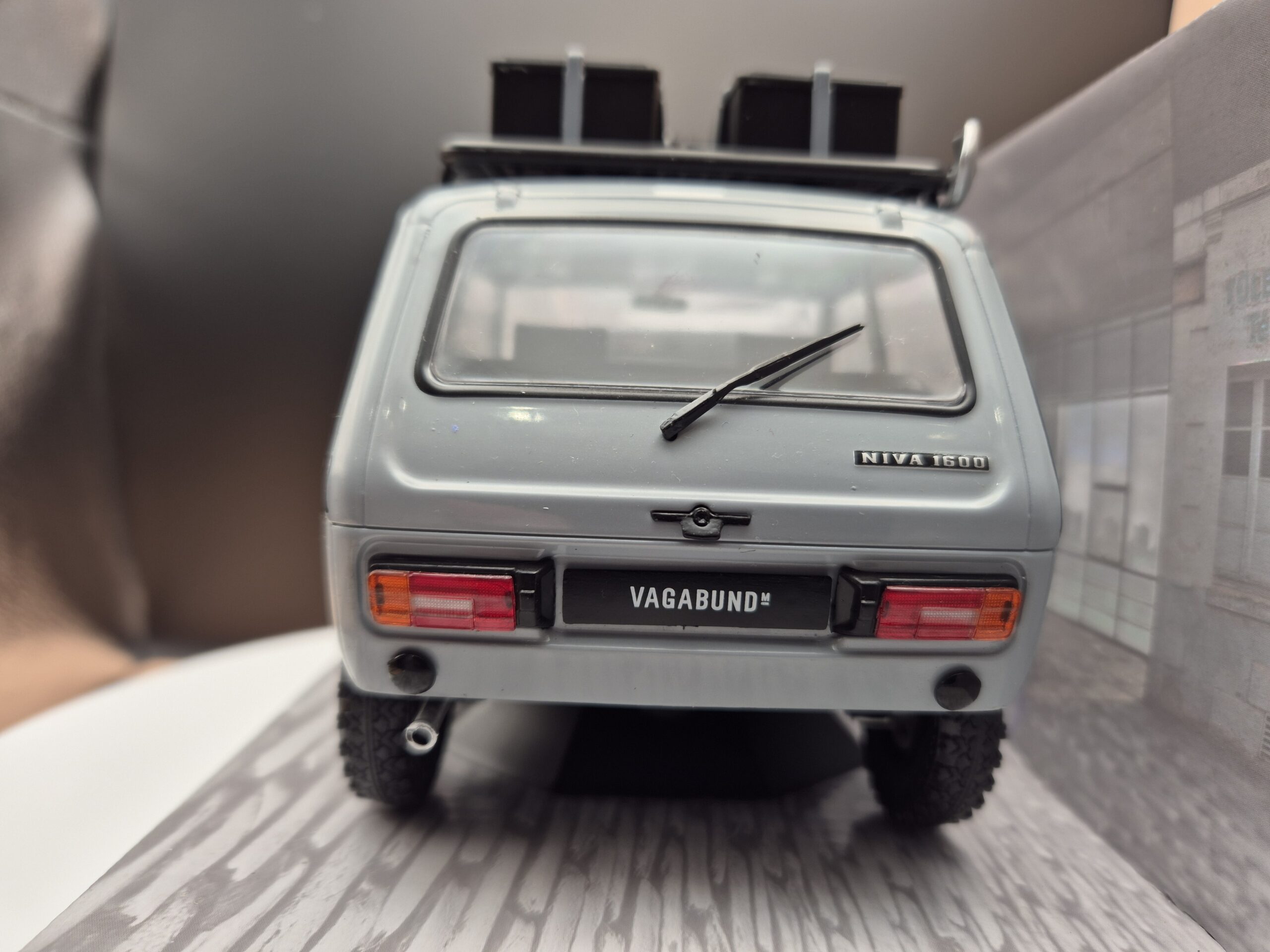 SOLIDO ŁADA NIVA VAGABUND SZARA 1:18 NOWY METALOWY MODEL S1807302 - obrazek 5