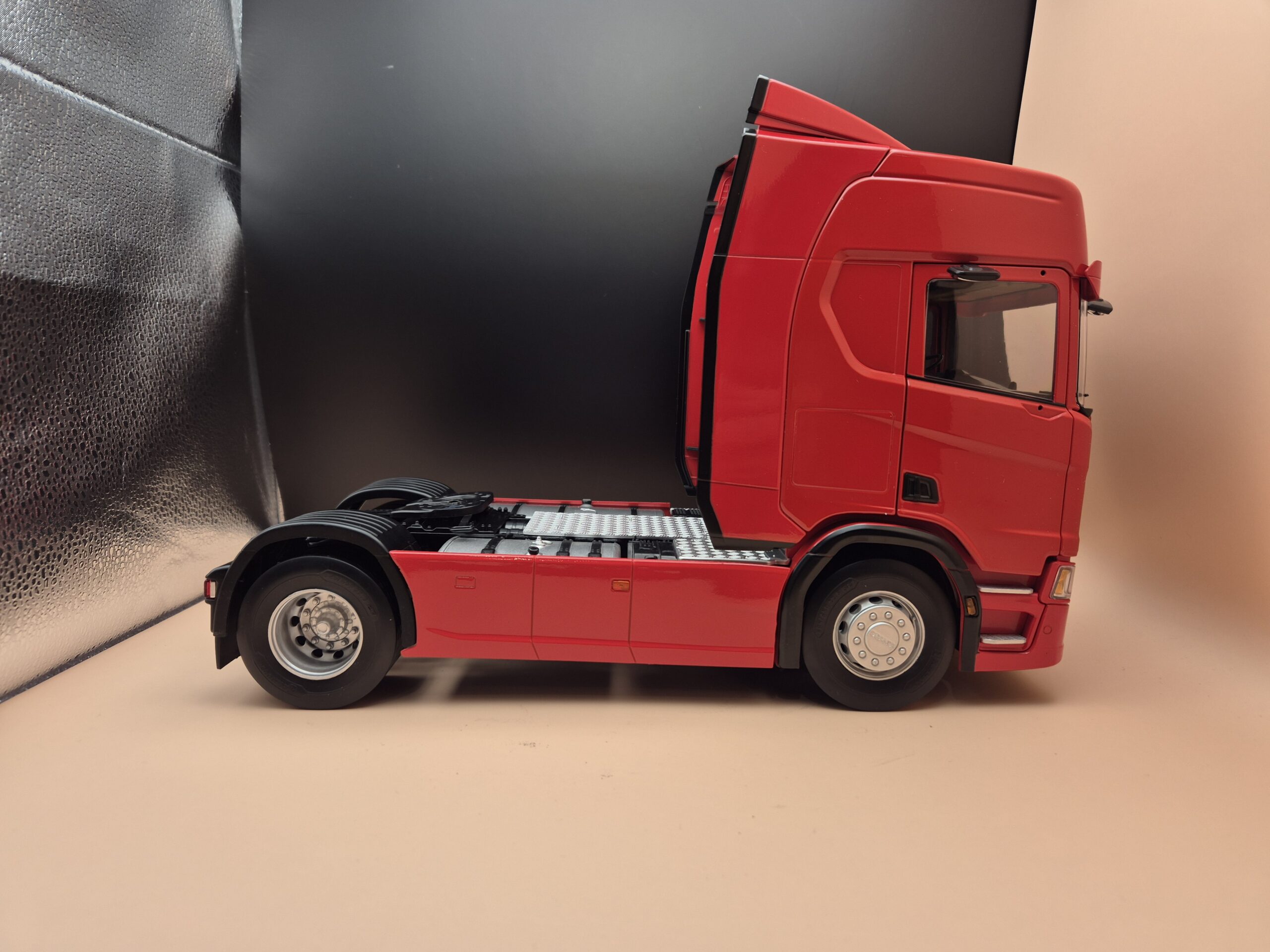 Model 1:18 Scania R-Serie Toplin red Premium ClassiXXs PCL30222 - obrazek 9