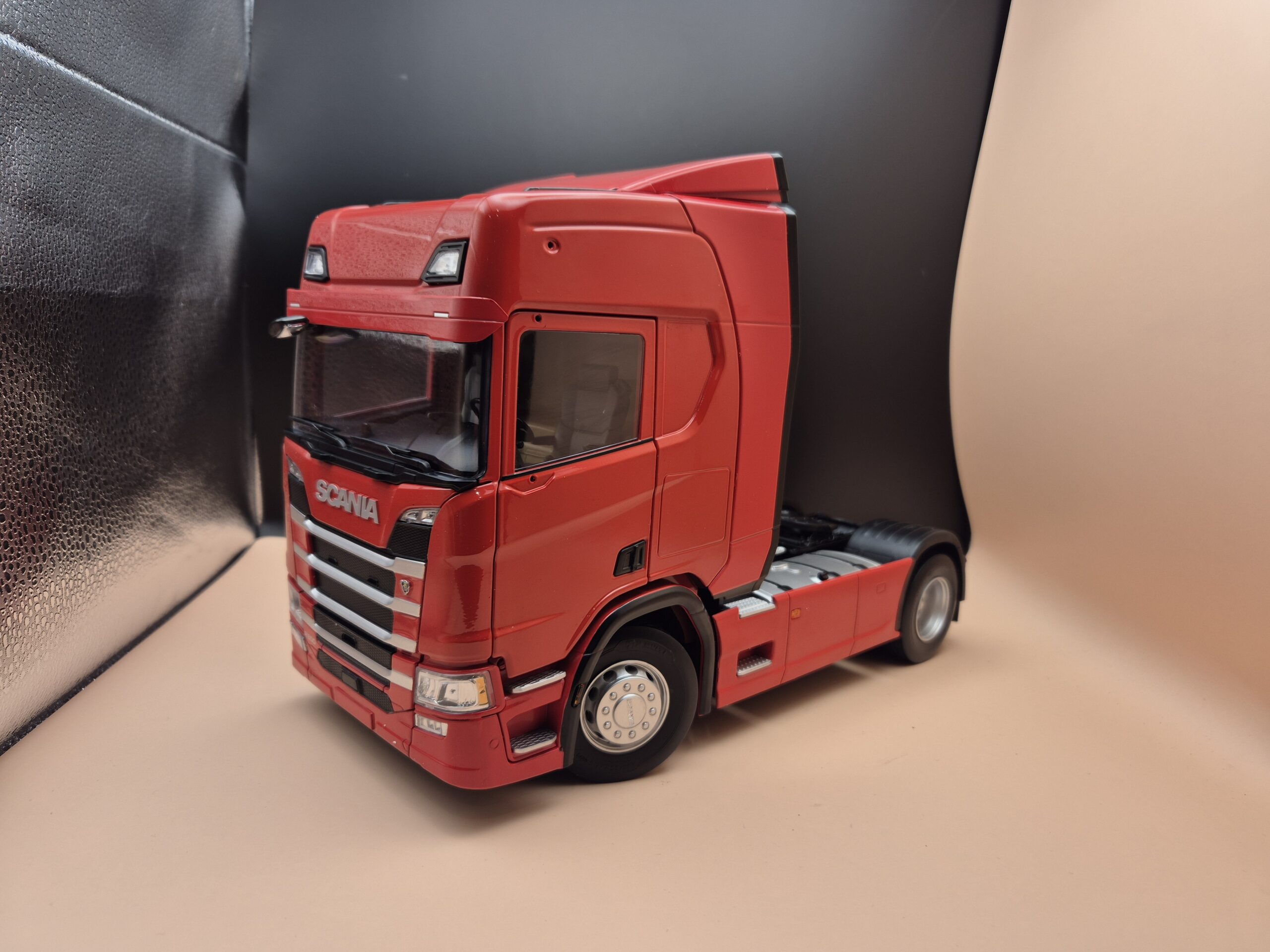 Model 1:18 Scania R-Serie Toplin red Premium ClassiXXs PCL30222 - obrazek 7