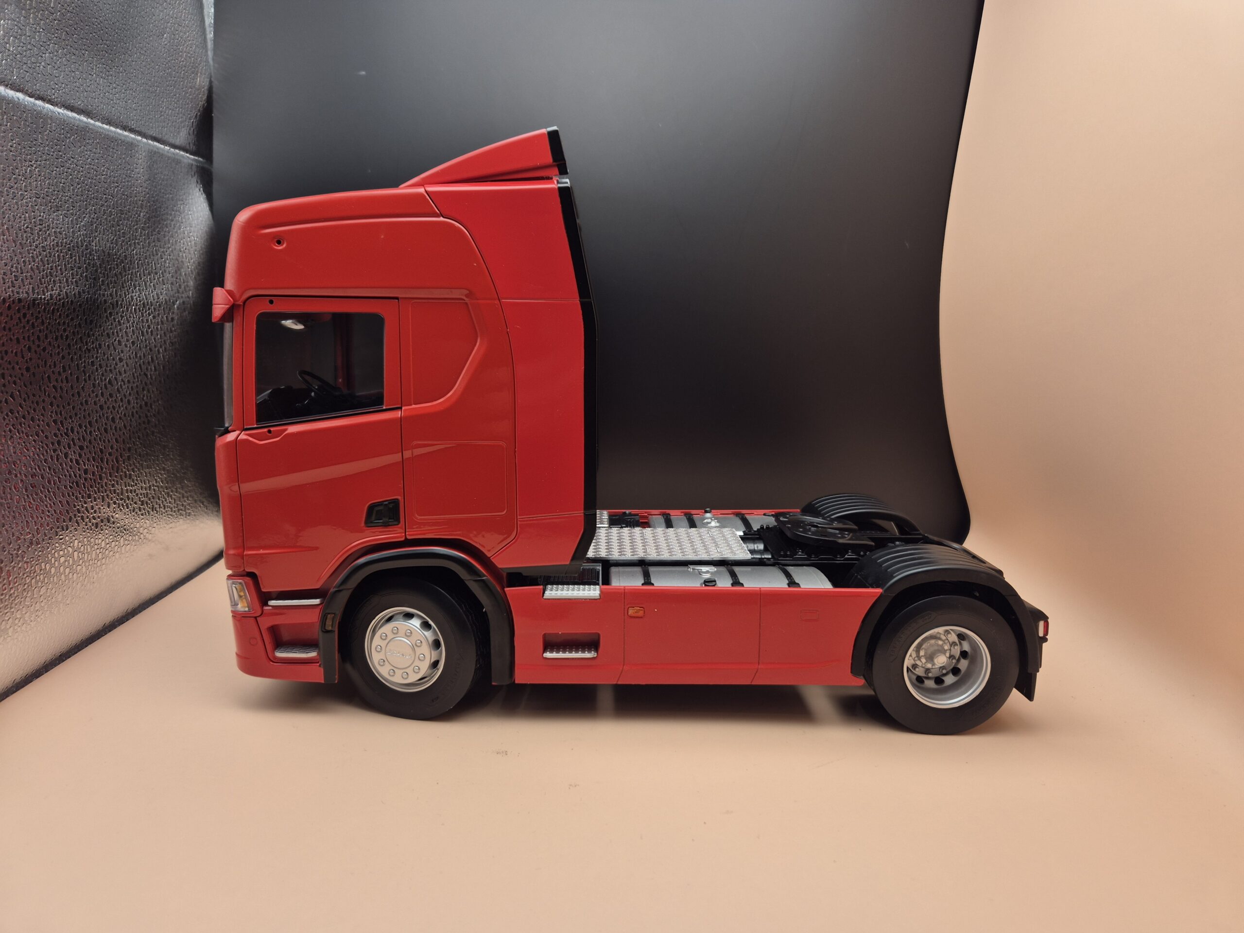 Model 1:18 Scania R-Serie Toplin red Premium ClassiXXs PCL30222 - obrazek 6