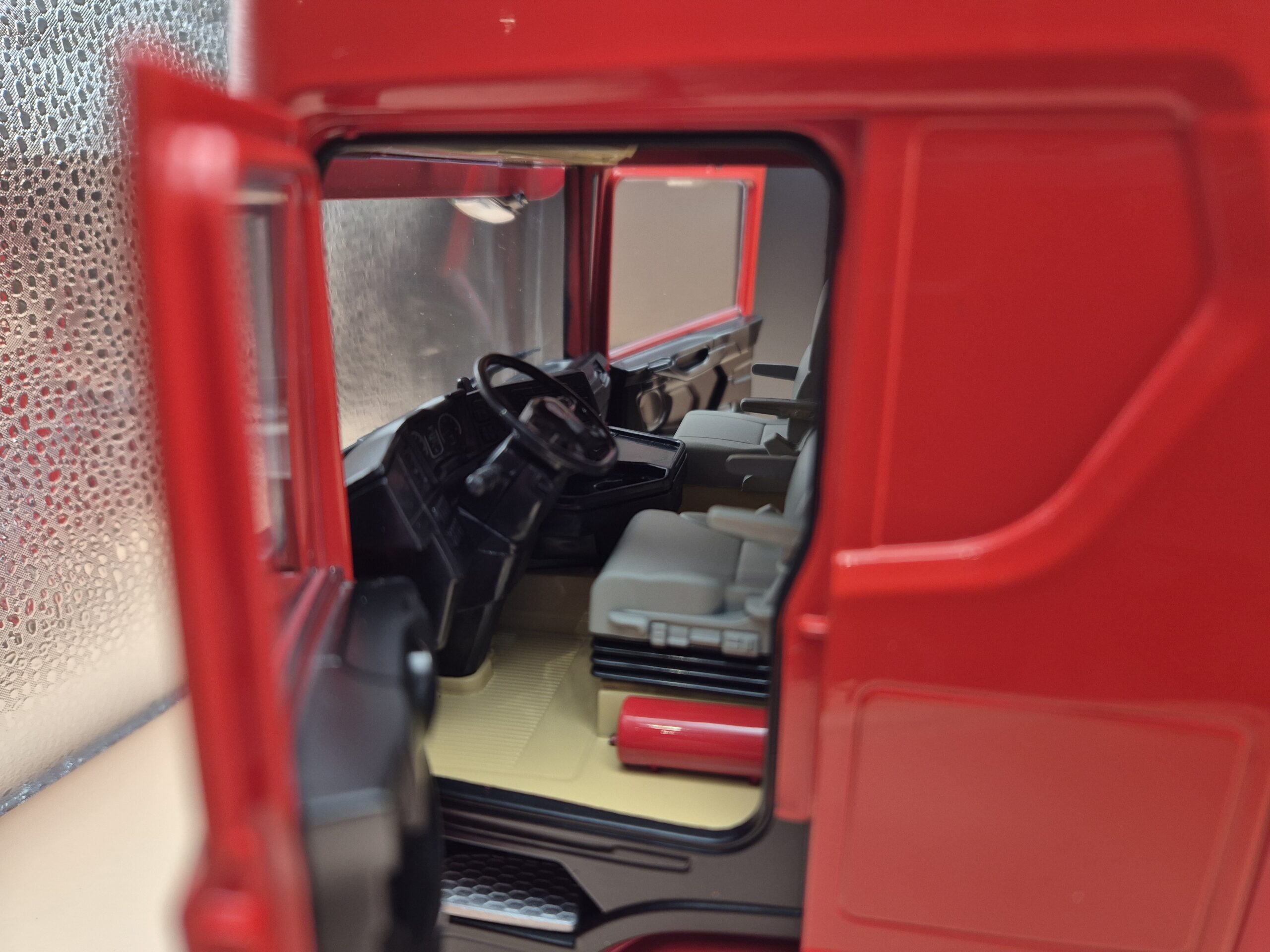 Model 1:18 Scania R-Serie Toplin red Premium ClassiXXs PCL30222 - obrazek 3