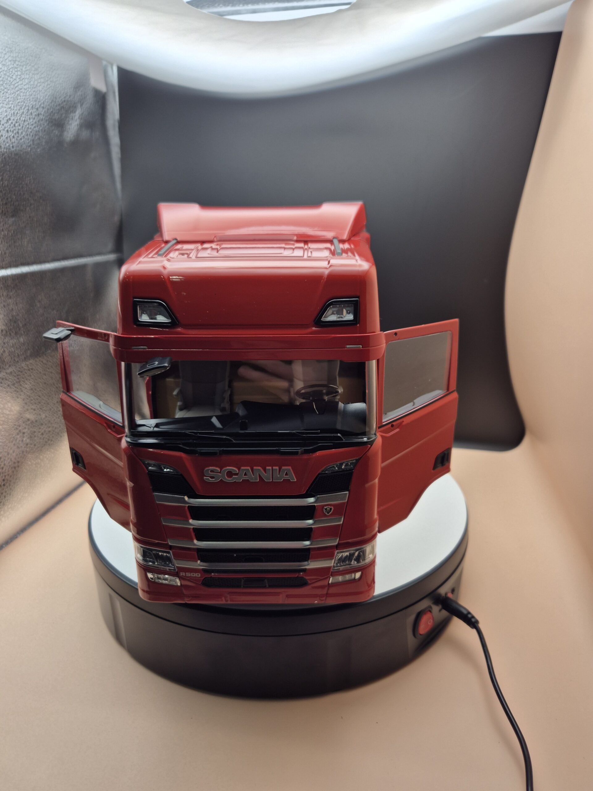Model 1:18 Scania R-Serie Toplin red Premium ClassiXXs PCL30222 - obrazek 2