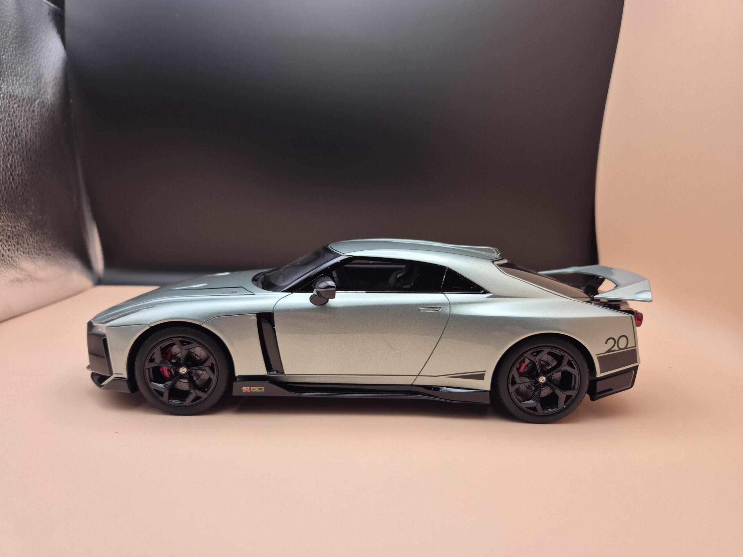 GT SPIRIT Nissan GT-R R50 2021 1:18 GT284 LIMITOWANY 1100SZTUK