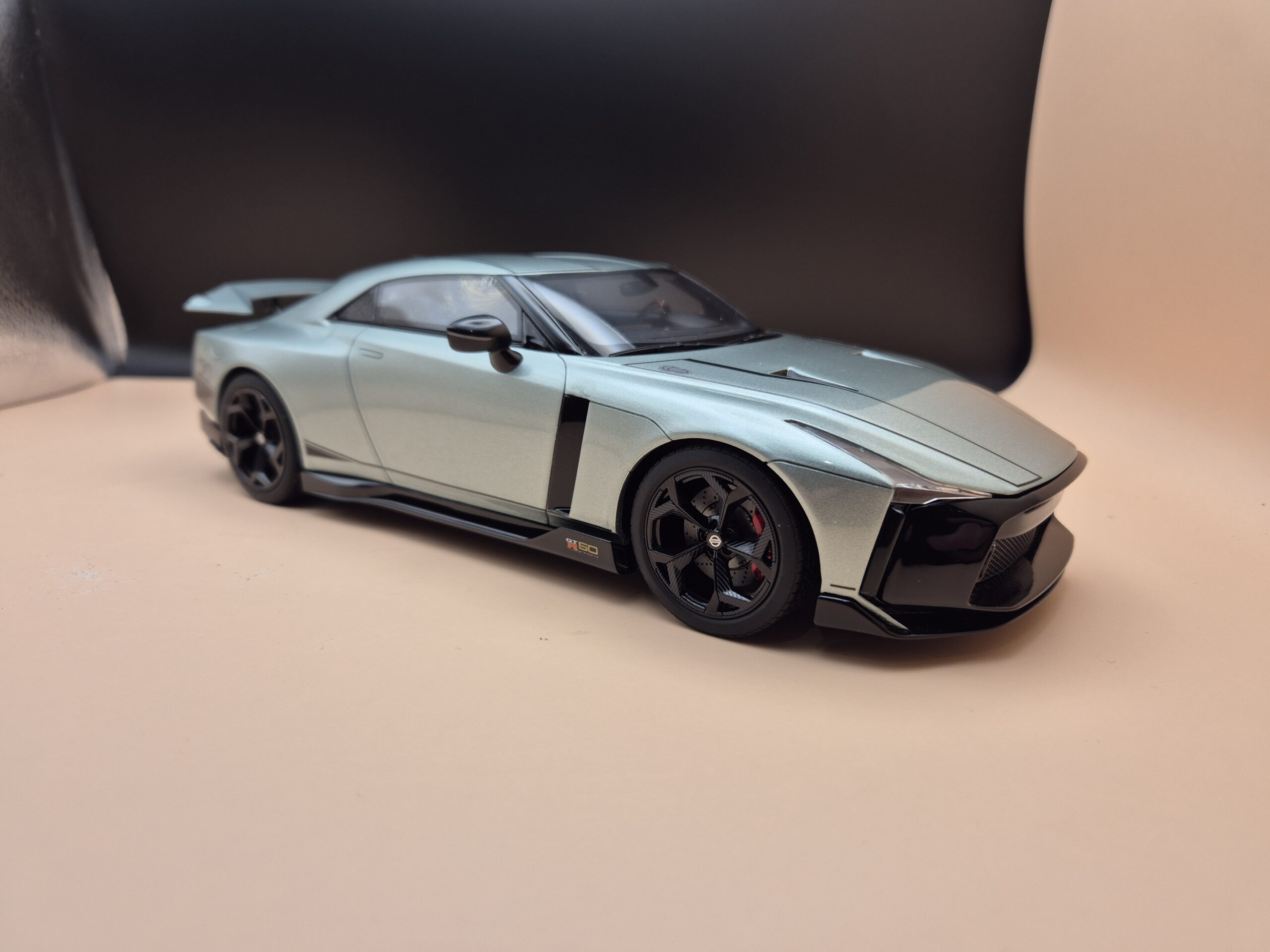 GT SPIRIT Nissan GT-R R50 2021 1:18 GT284 LIMITOWANY 1100SZTUK - obrazek 6