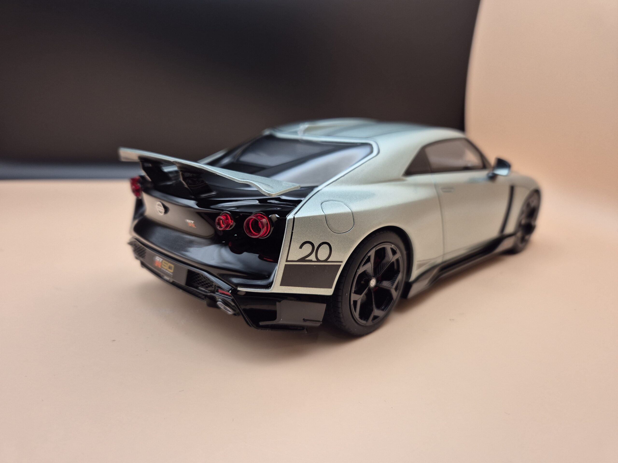 GT SPIRIT Nissan GT-R R50 2021 1:18 GT284 LIMITOWANY 1100SZTUK - obrazek 8