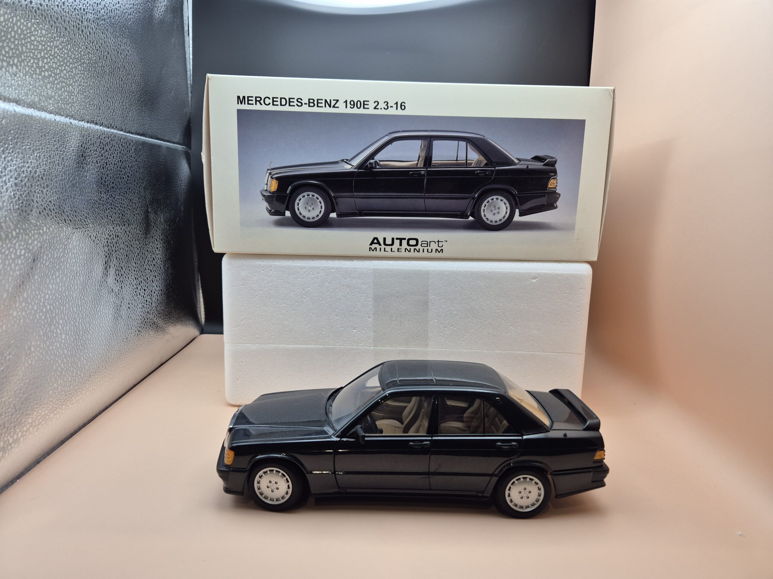 MERCEDES BENZ 190E E W201 2,3-16 AUTOART MODEL MILLENNIUM
