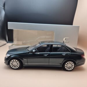 Mercedes C-Class W204 AUTOART ZIELONY