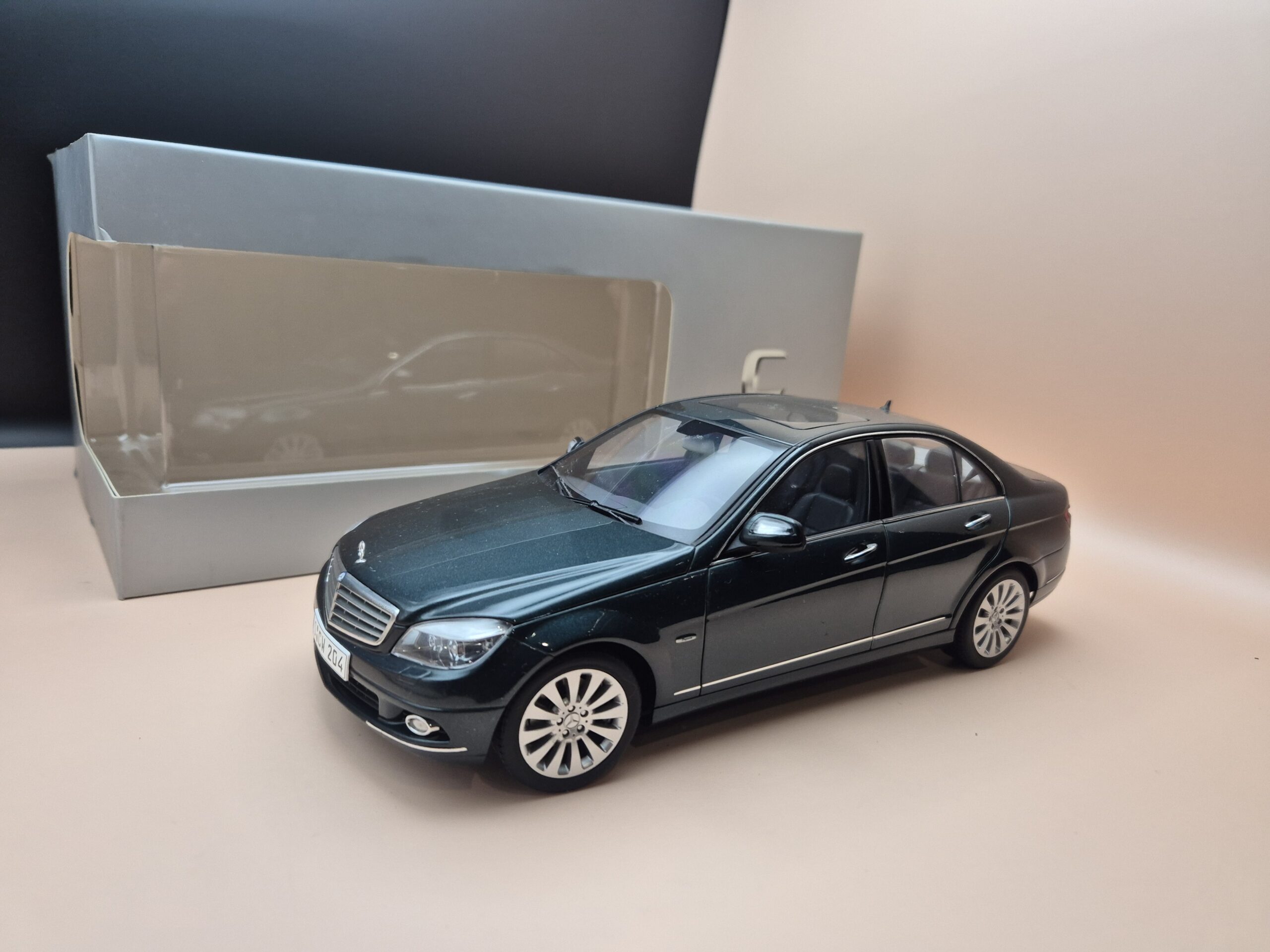 Mercedes C-Class W204 AUTOART ZIELONY - obrazek 3