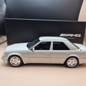 OTTO Mobile Mercedes Benz E60 AMG (W124) Arctic Whi 1:18