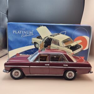 MERCEDES W115 1/18 SUN STAR 4582