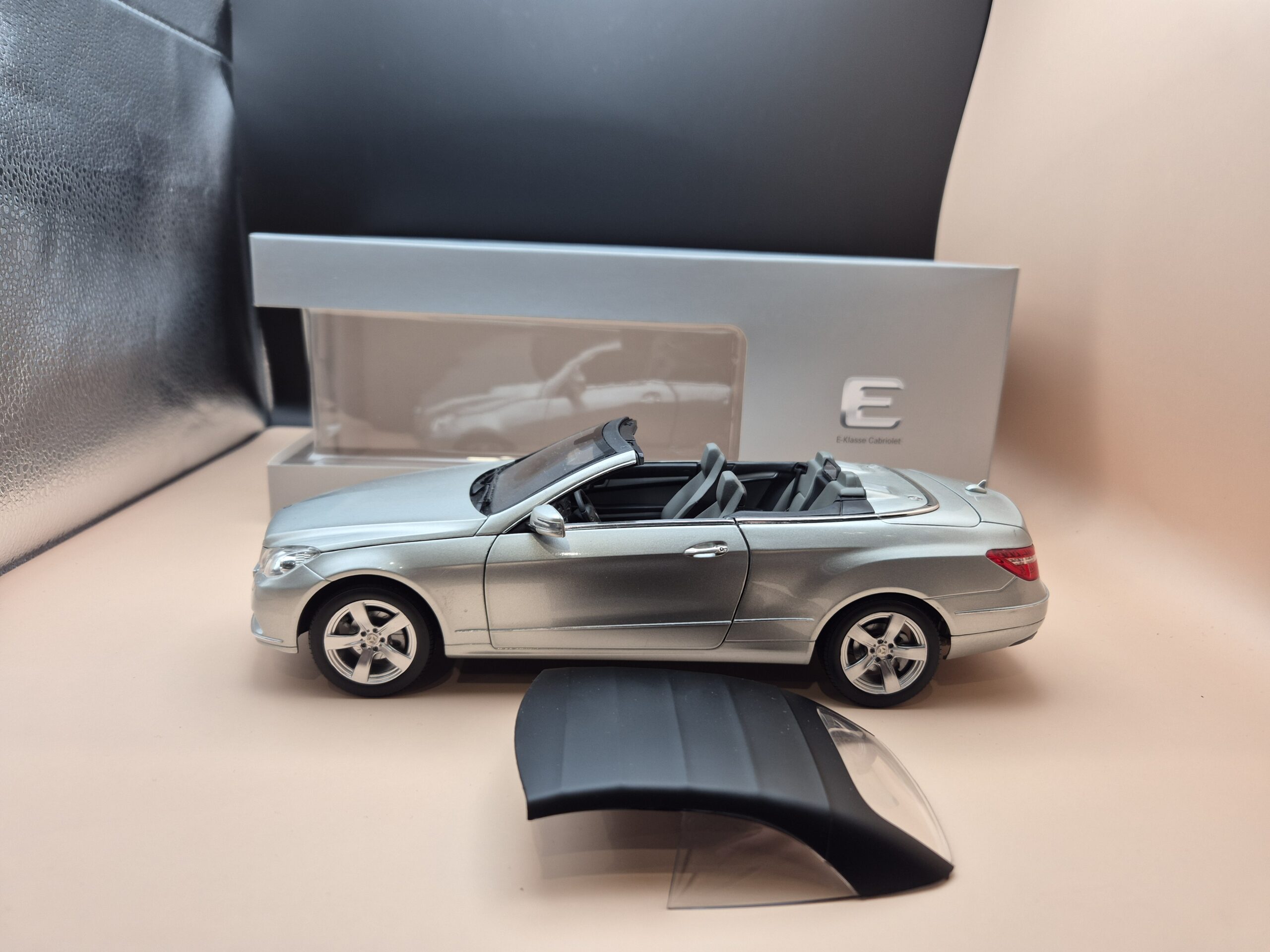 1:18 MERCEDES W207 CABRIOLET CABRIO NOREV B66962433 - obrazek 3