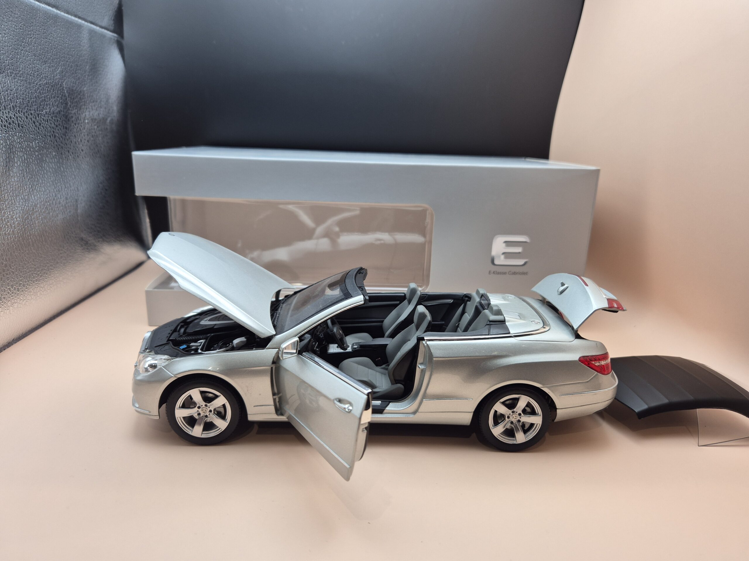 1:18 MERCEDES W207 CABRIOLET CABRIO NOREV B66962433 - obrazek 4