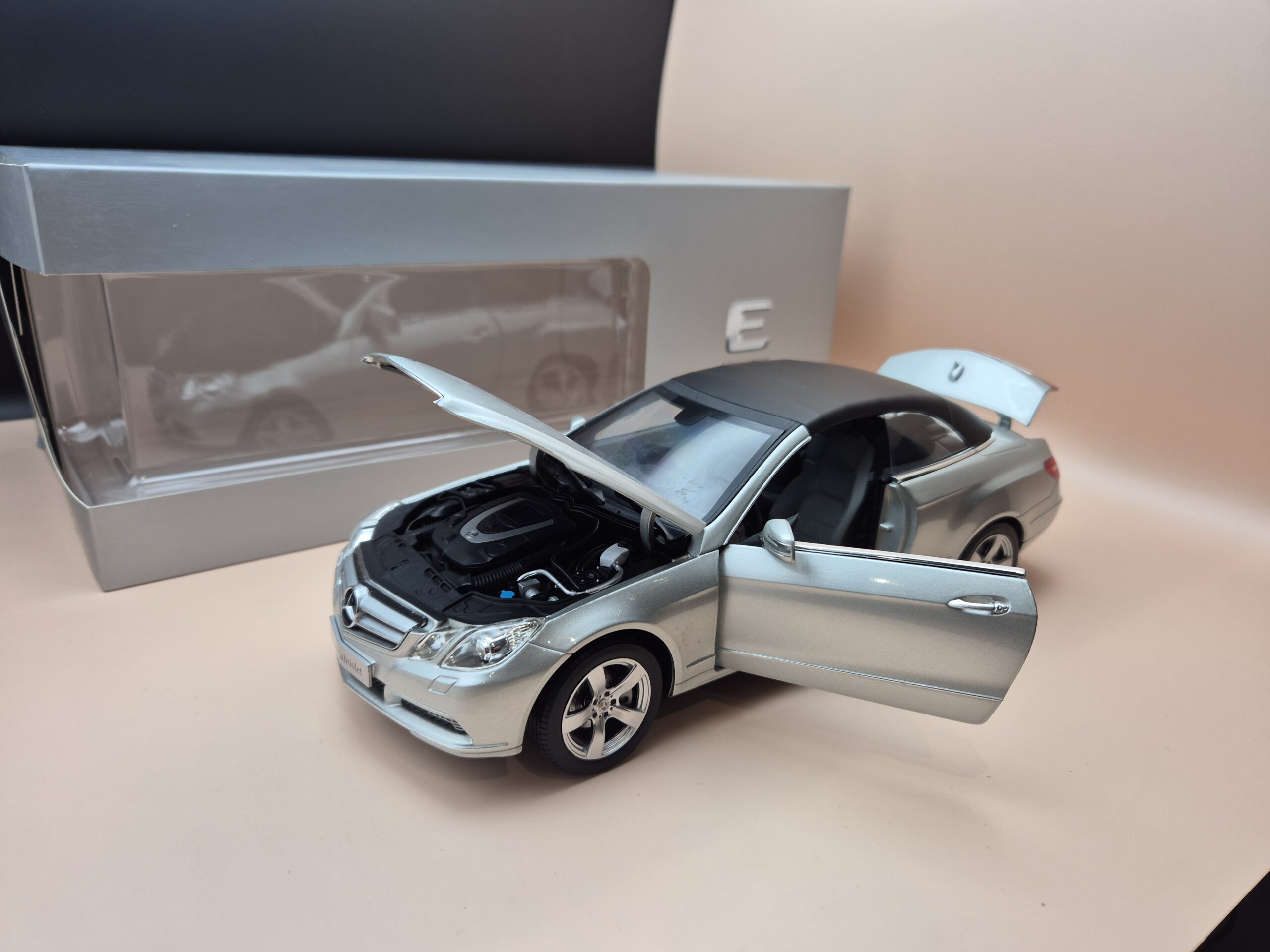 1:18 MERCEDES W207 CABRIOLET CABRIO NOREV B66962433 - obrazek 5