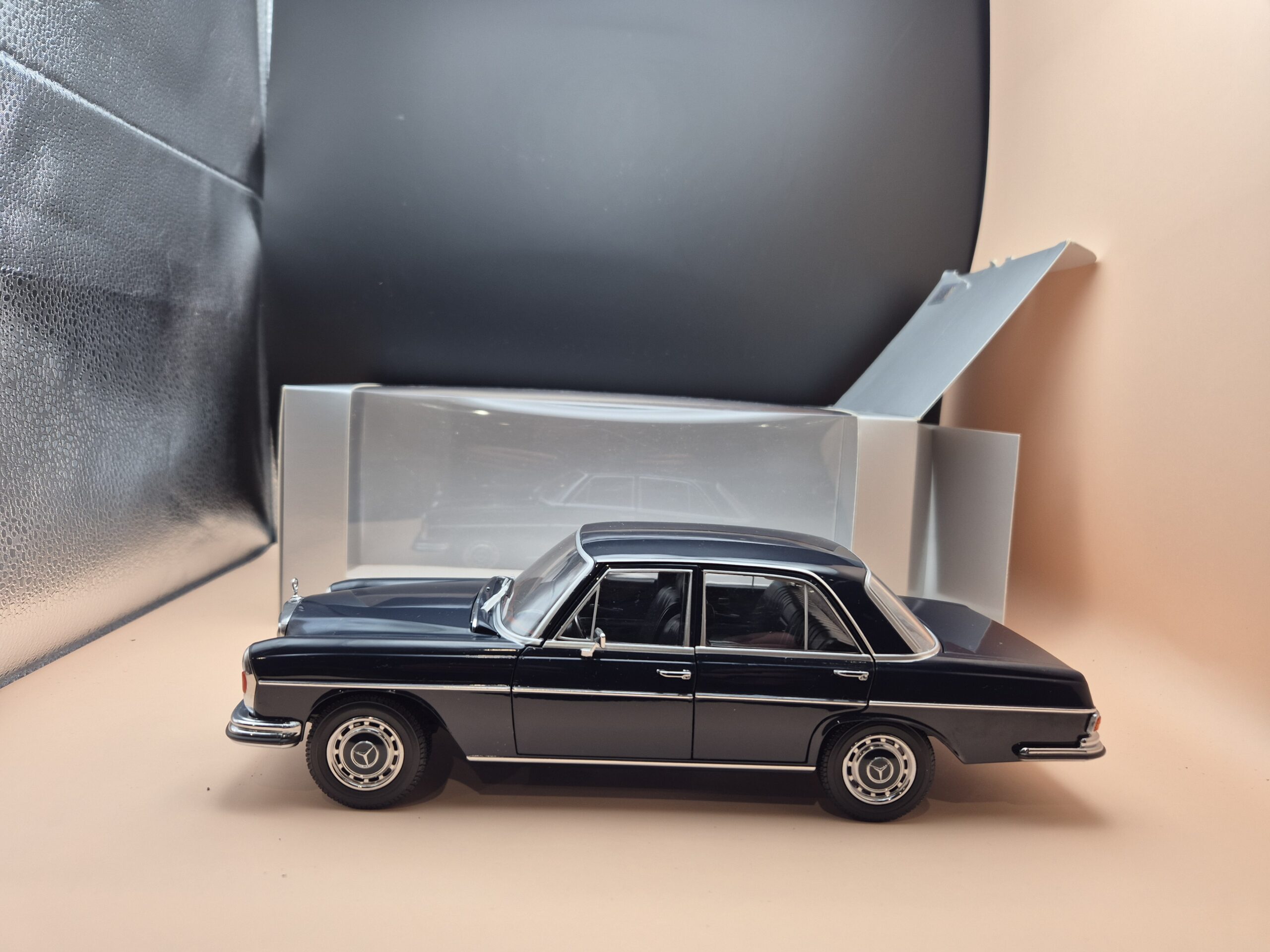 MERCEDES 280 SE 280SE 1/18 NOREV GRANATOWY B66040597