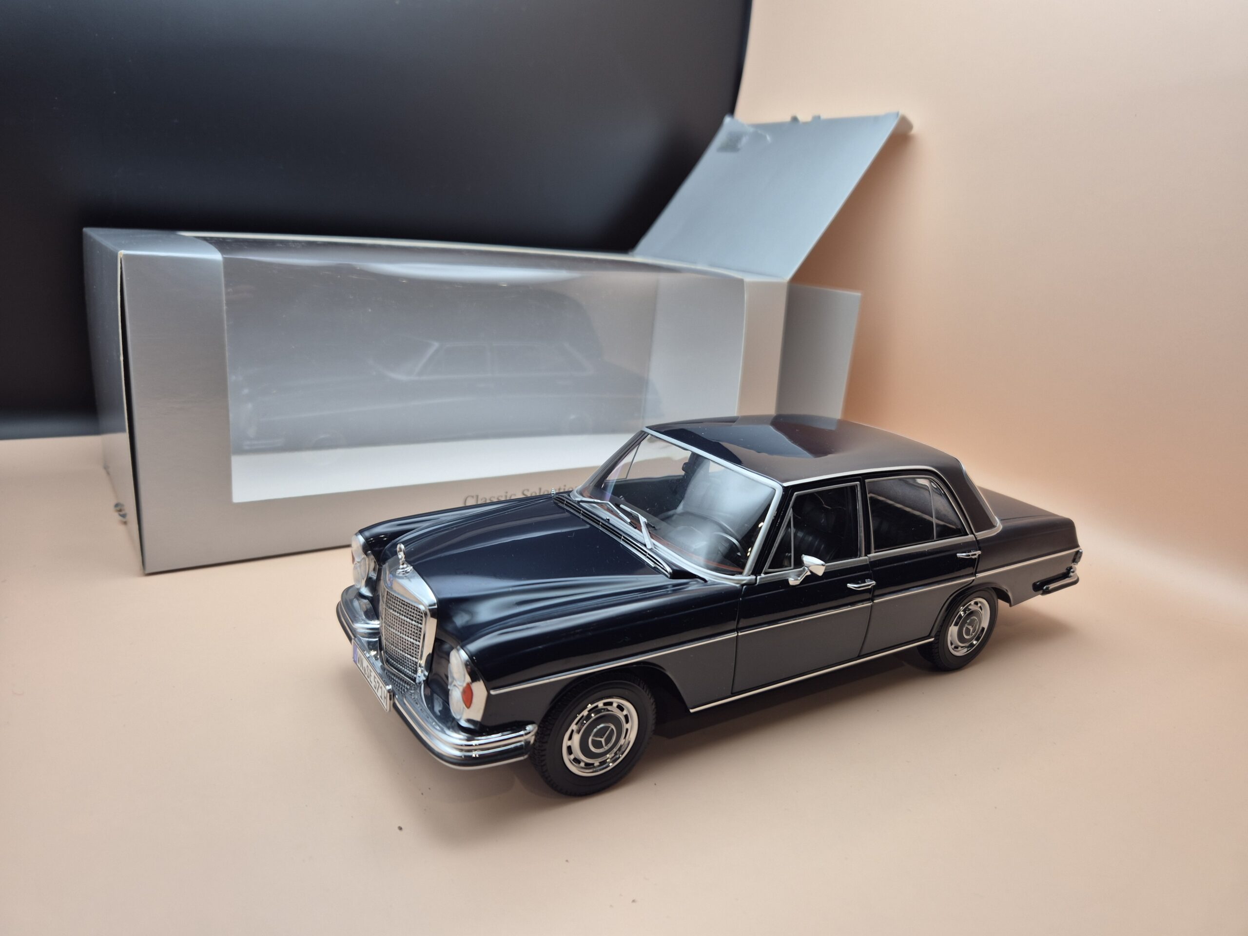 MERCEDES 280 SE 280SE 1/18 NOREV GRANATOWY B66040597 - obrazek 3