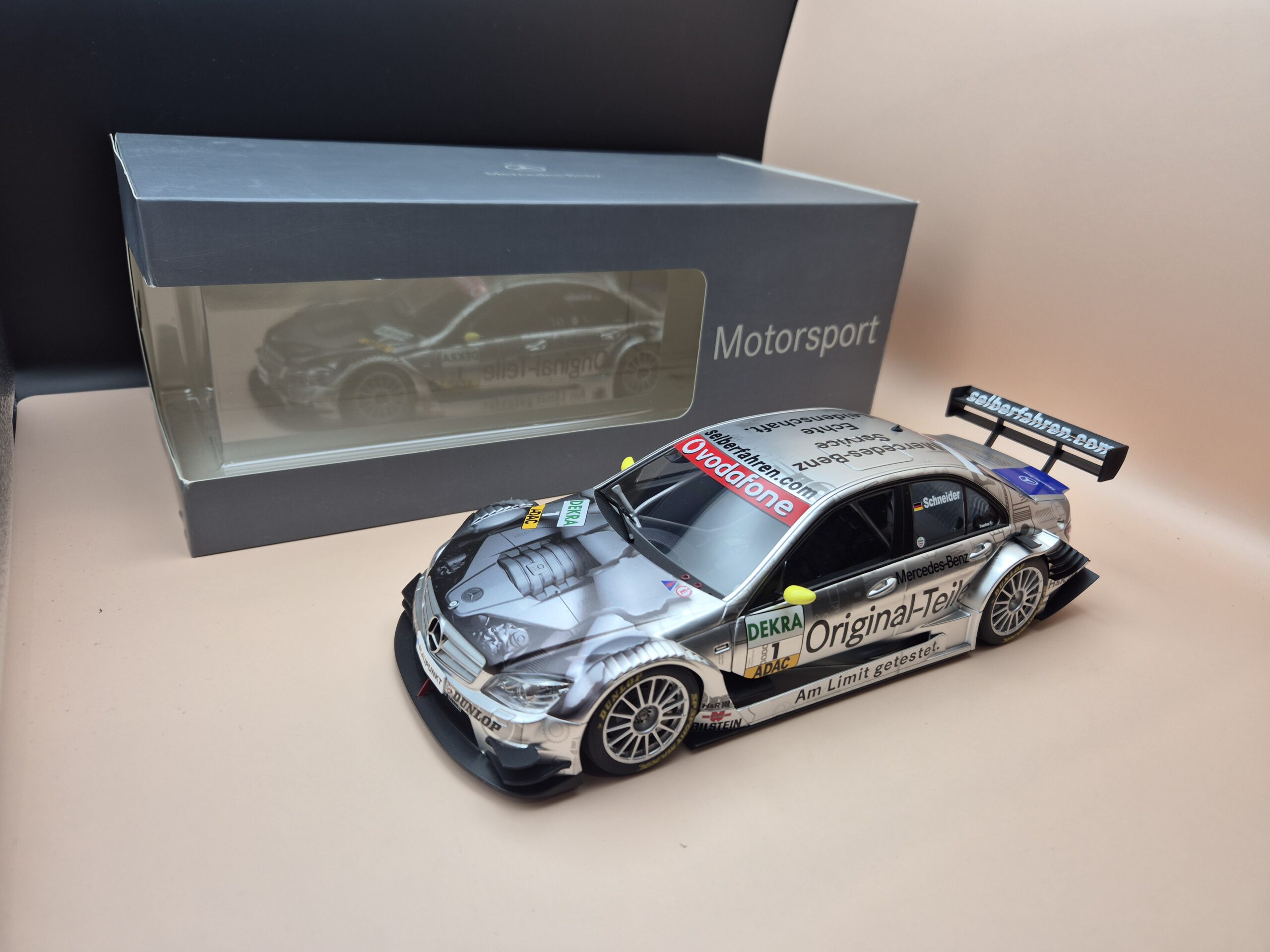 Mercedes-Benz C KLASSE DTM- AutoArt BERND SCHNEIDER B66962296 - obrazek 3