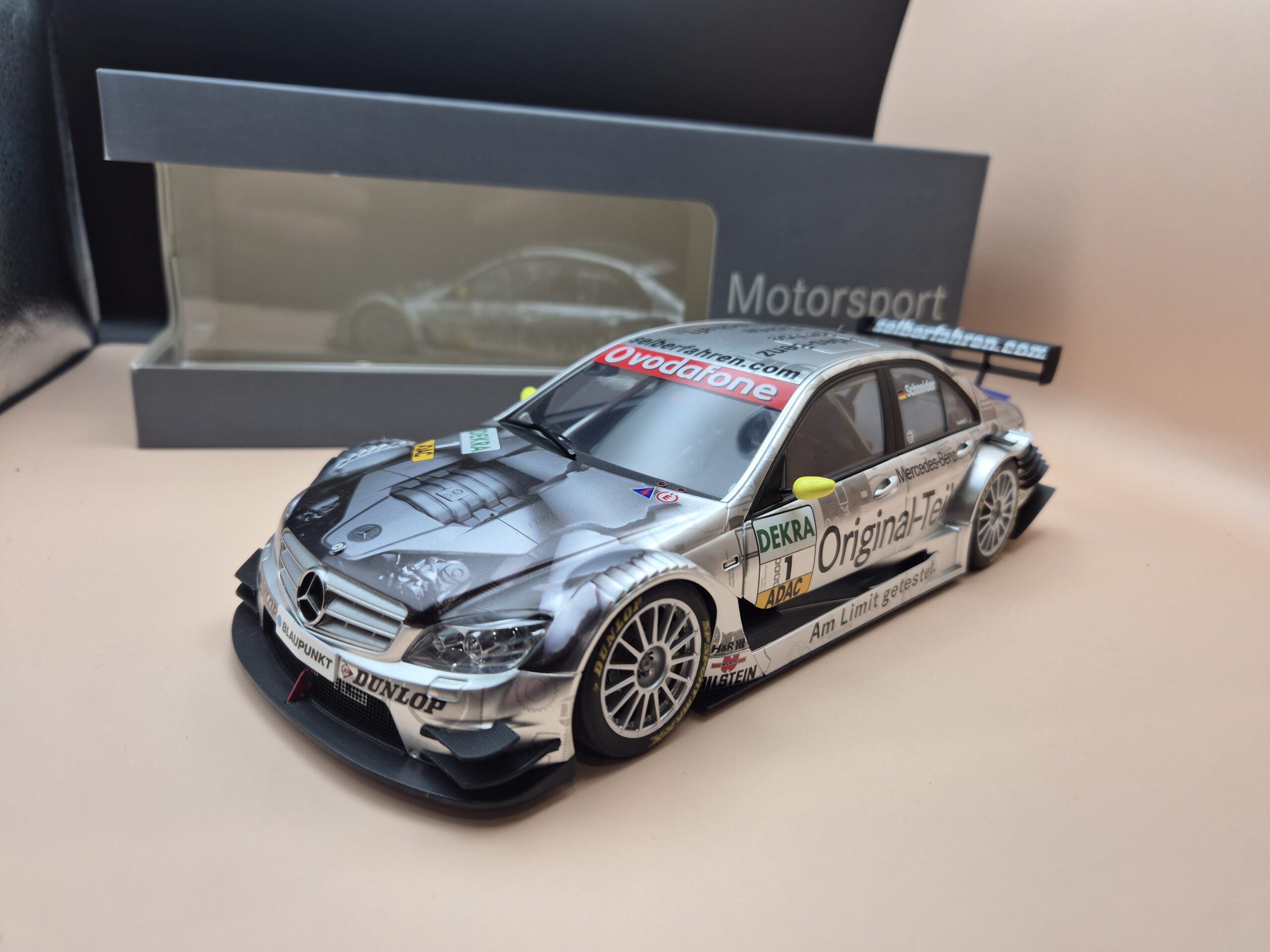 Mercedes-Benz C KLASSE DTM- AutoArt BERND SCHNEIDER B66962296 - obrazek 4