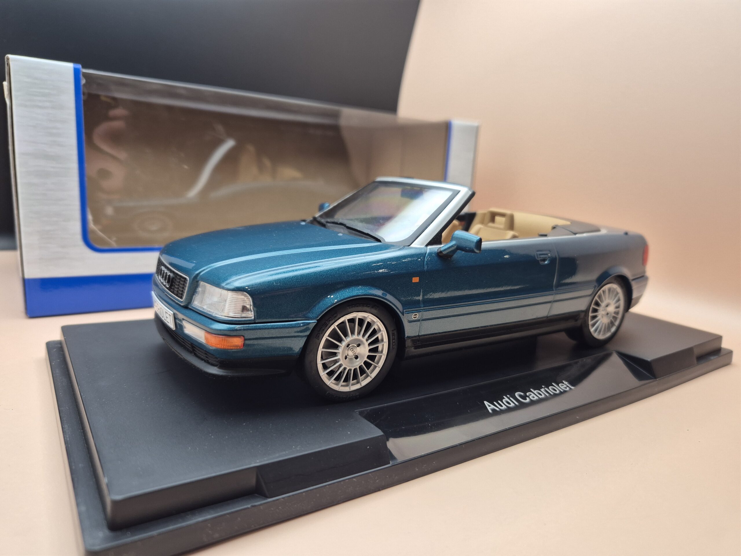 AUDI 80 B4 CABRIOLET CABRIO 1/18 MCG 18413 ZIELONY - obrazek 3