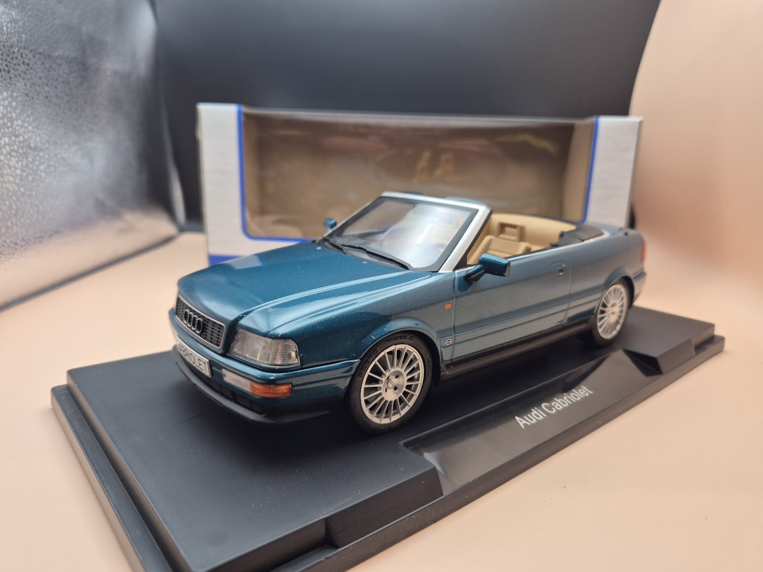 AUDI 80 B4 CABRIOLET CABRIO 1/18 MCG 18413 ZIELONY - obrazek 4