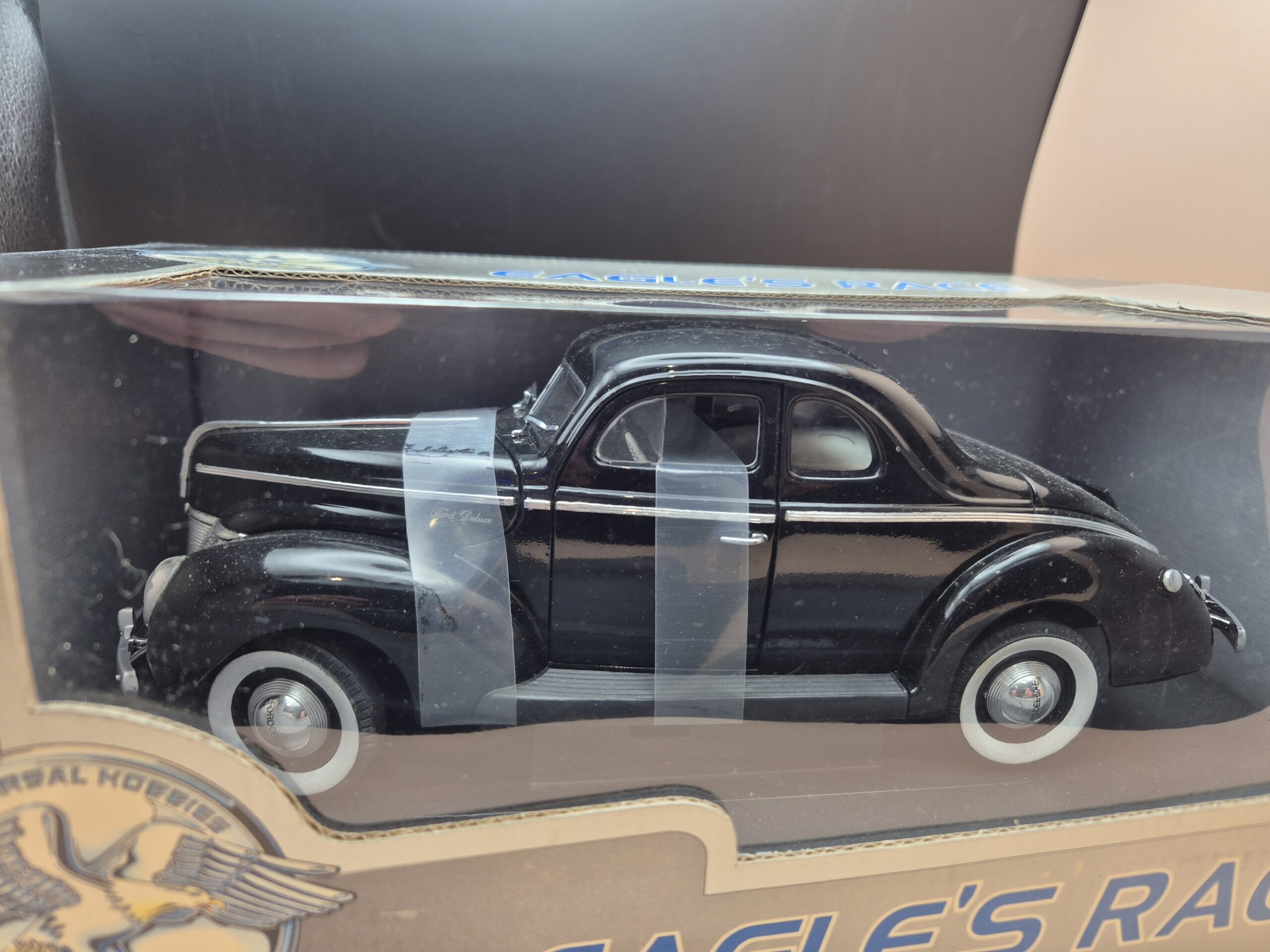 EAGLES RACE 1/18 FORD DELUXE COUPE 1940 - obrazek 3
