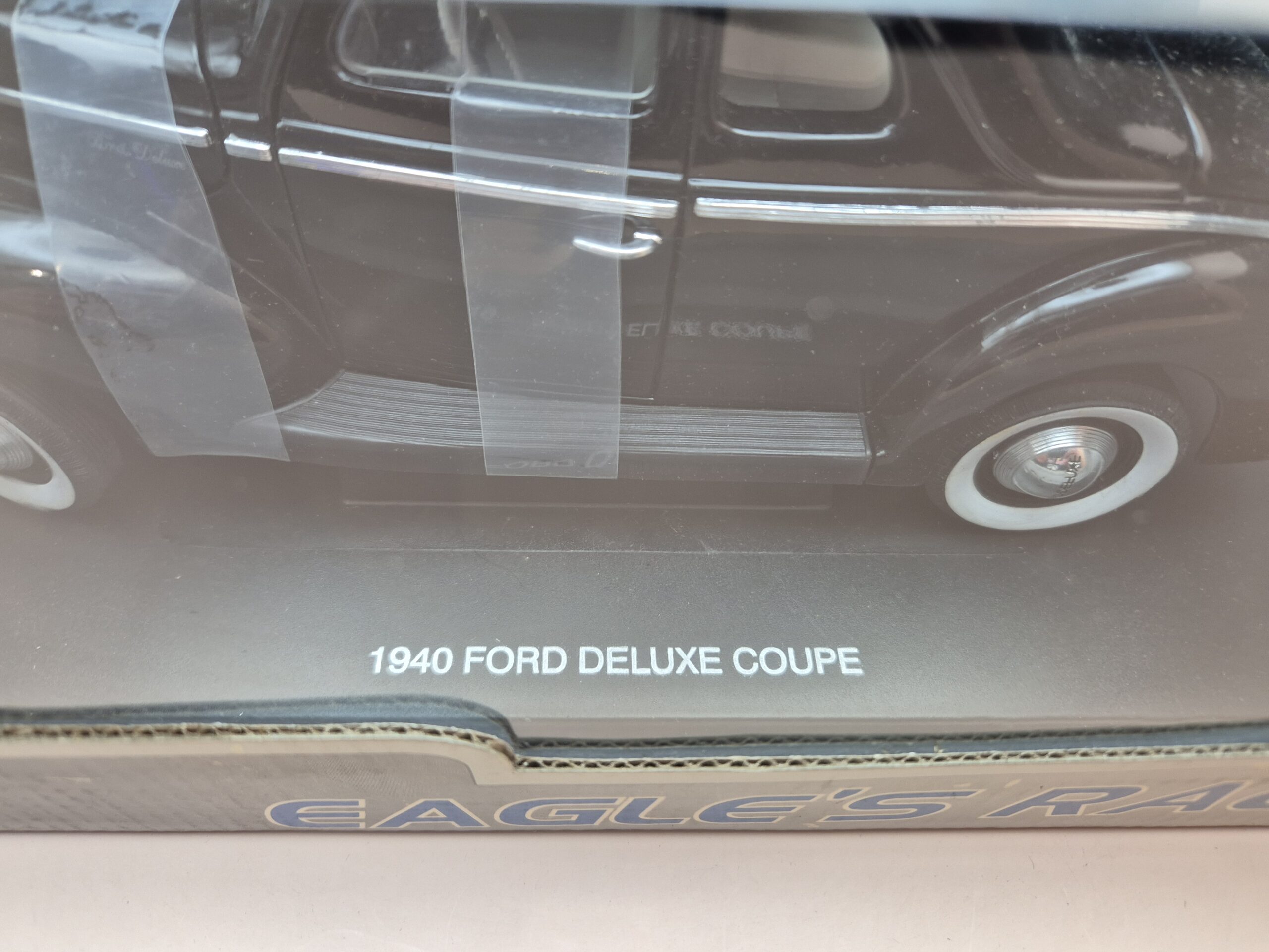 EAGLES RACE 1/18 FORD DELUXE COUPE 1940 - obrazek 4