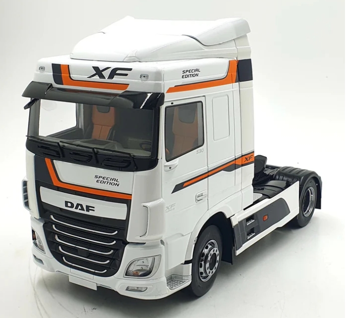 DAF XF Space Cab 2016 White Premium ClassiXXs 1:18 PCL30214