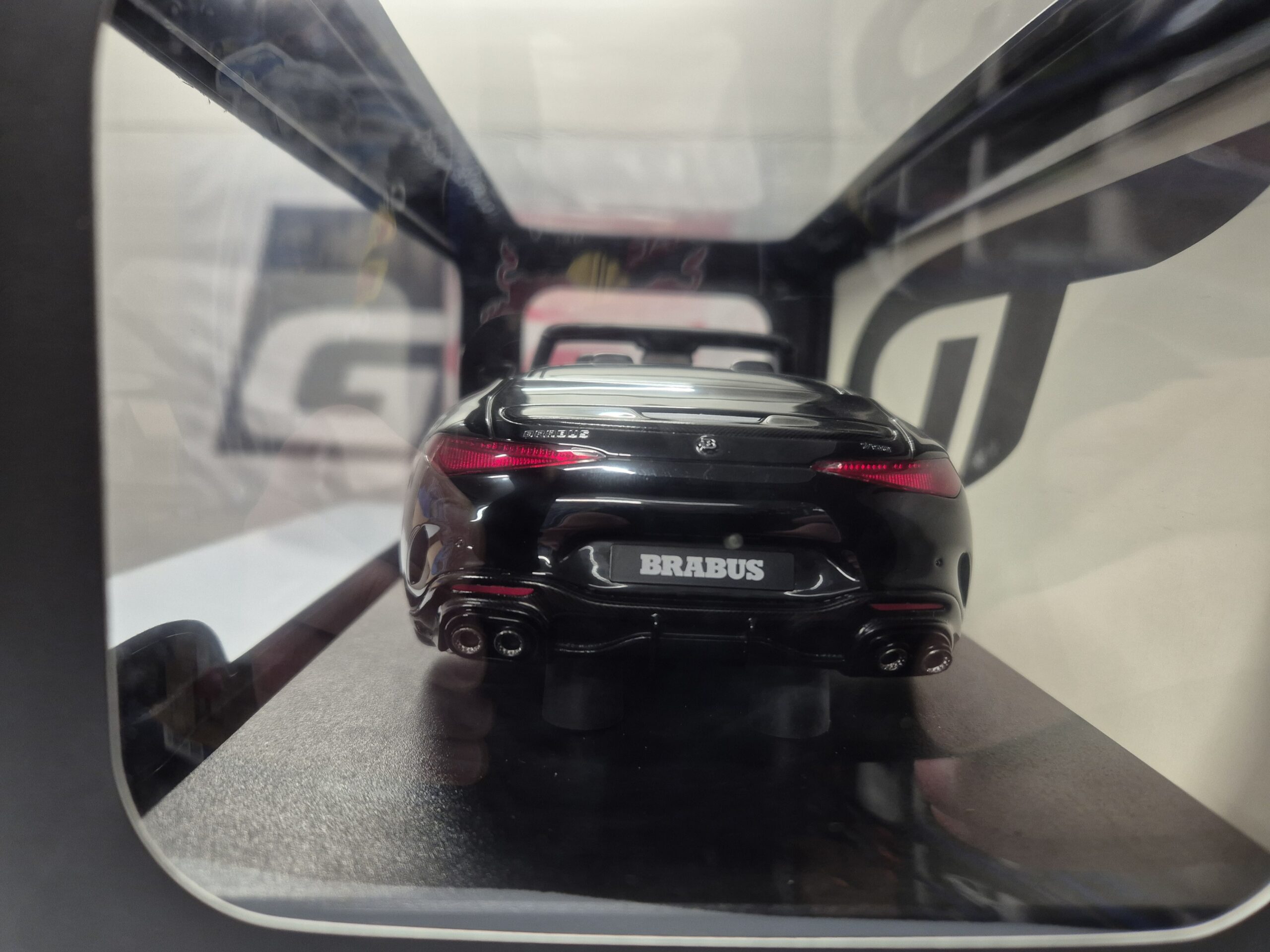 GT SPIRIT GT503 1:18 MERCEDES SL BRABUS 750 1/18 - obrazek 6