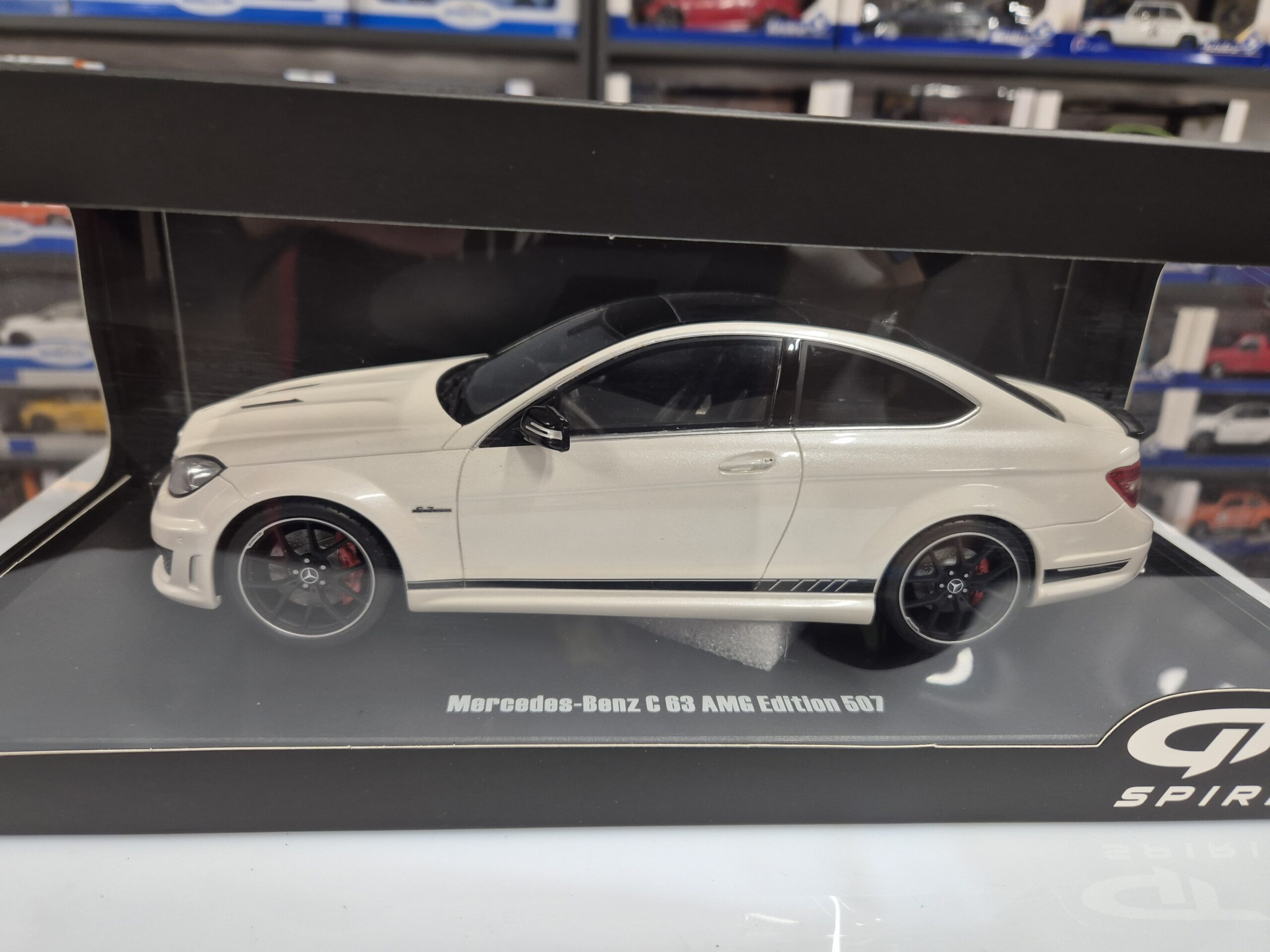 GT SPIRIT GT920 1:18 MERCEDES C63 AMG EDITION 507 BIAŁY 1/18 - obrazek 5