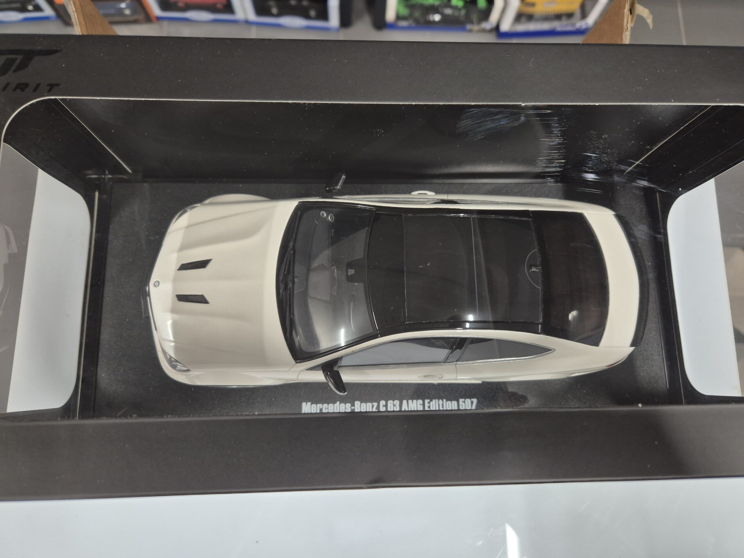 GT SPIRIT GT920 1:18 MERCEDES C63 AMG EDITION 507 BIAŁY 1/18 - obrazek 6