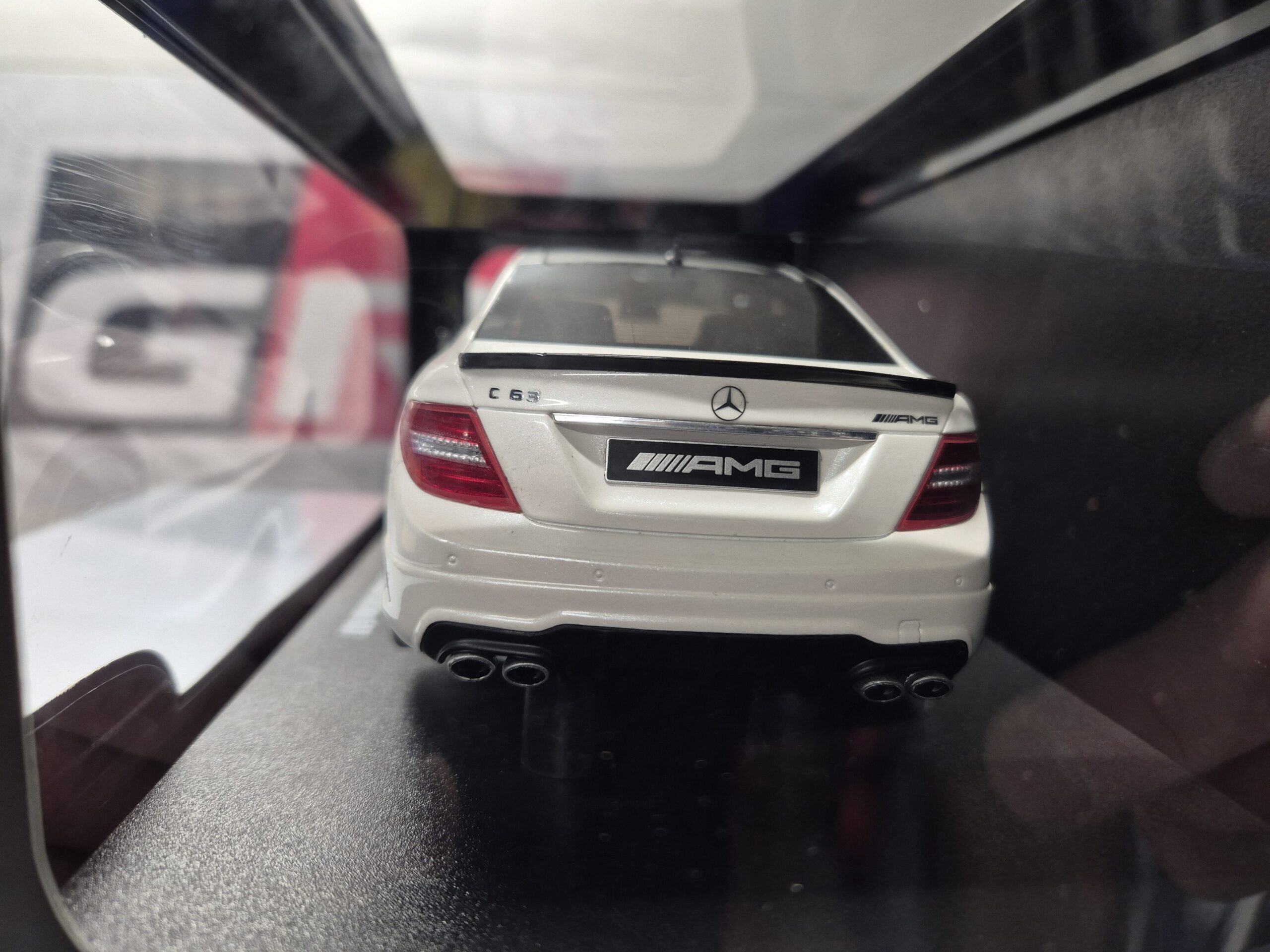 GT SPIRIT GT920 1:18 MERCEDES C63 AMG EDITION 507 BIAŁY 1/18 - obrazek 8