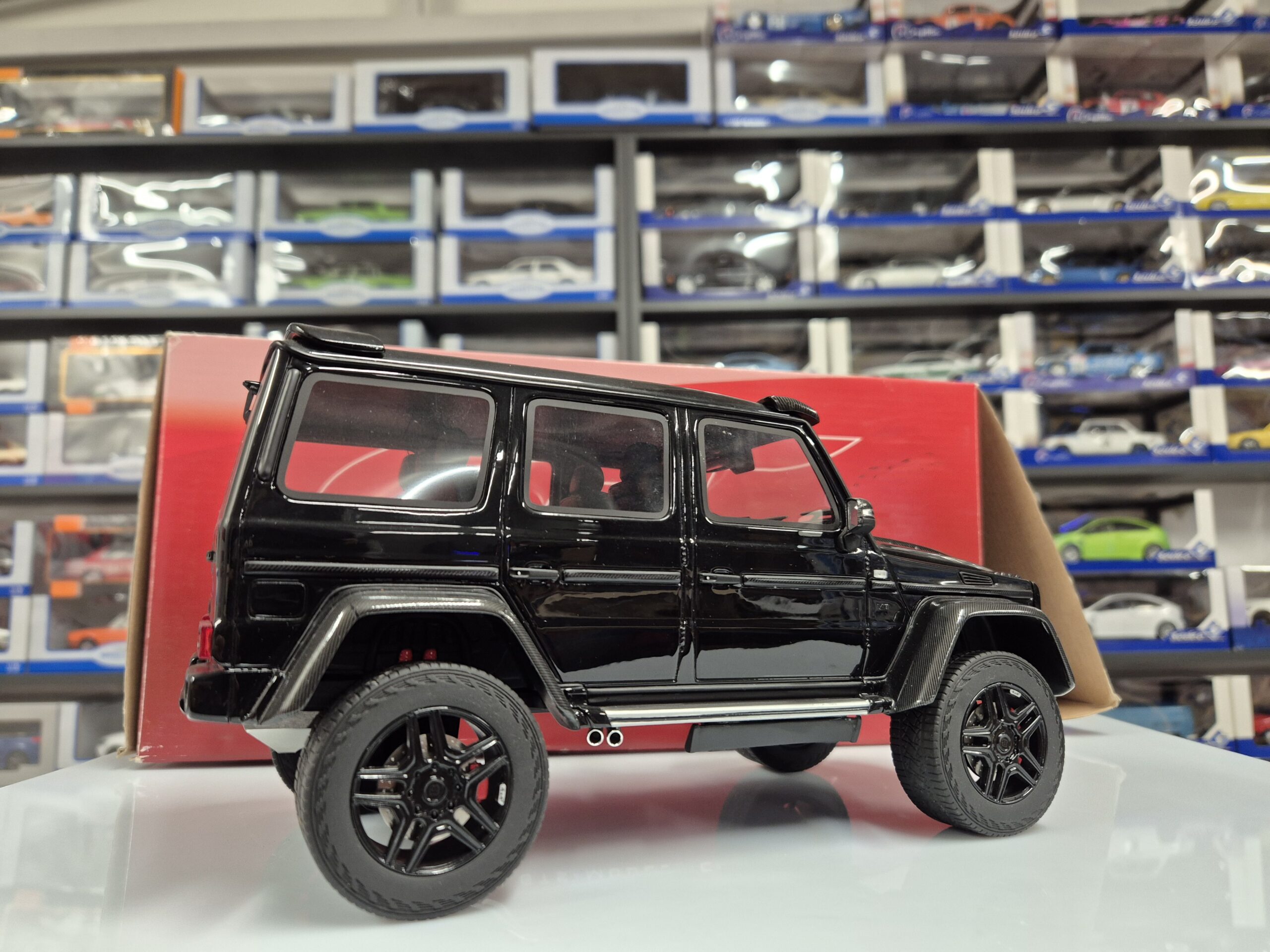 GT SPIRIT GT143 MERCEDES G KLASA BRABUS 500 LIMIT 1500SZT - obrazek 7