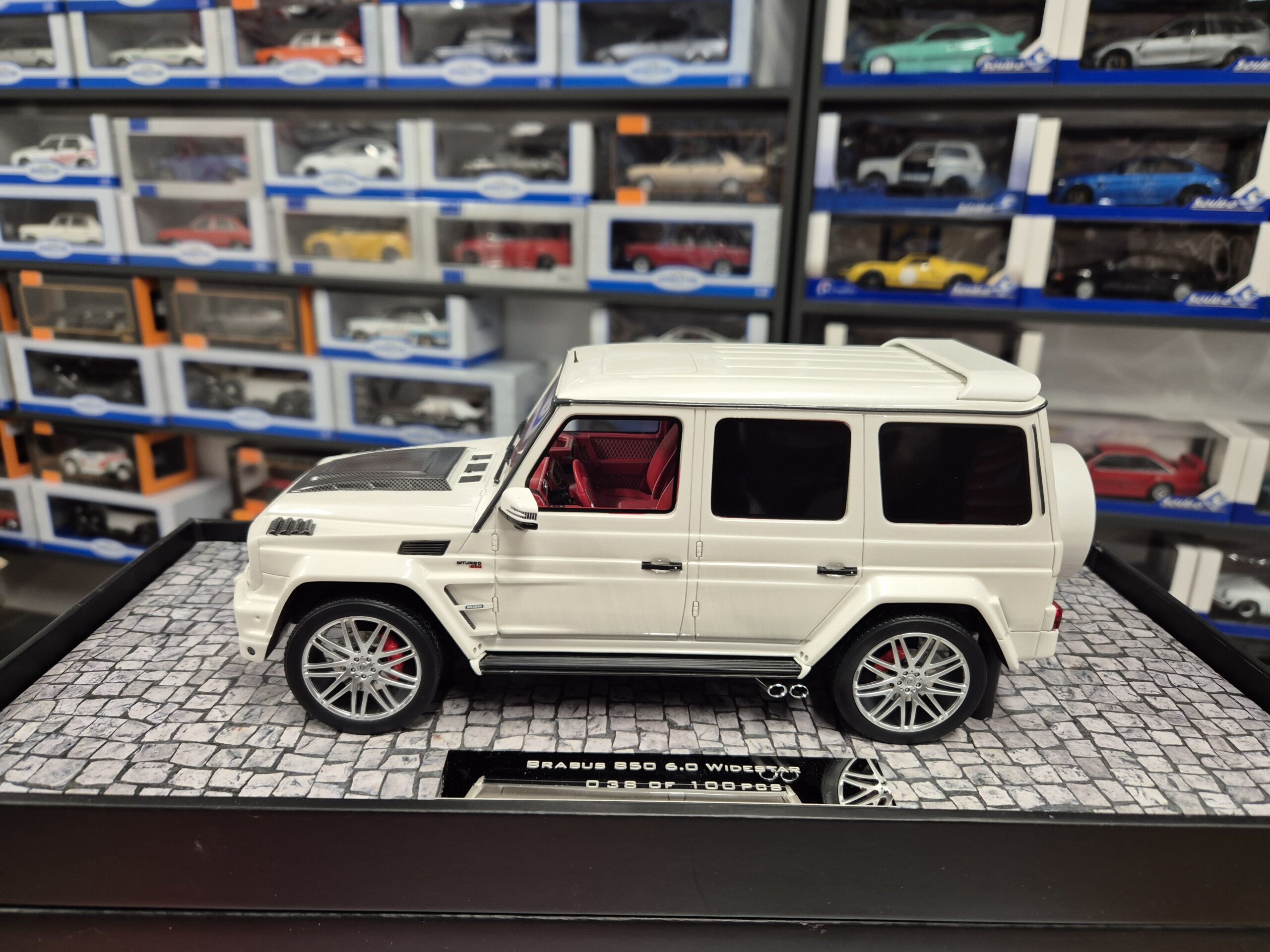 MINICHAMPS MERCEDES G KLASA BRABUS 850 6,0 WIDESTAR LIMITED 100SZT - obrazek 2