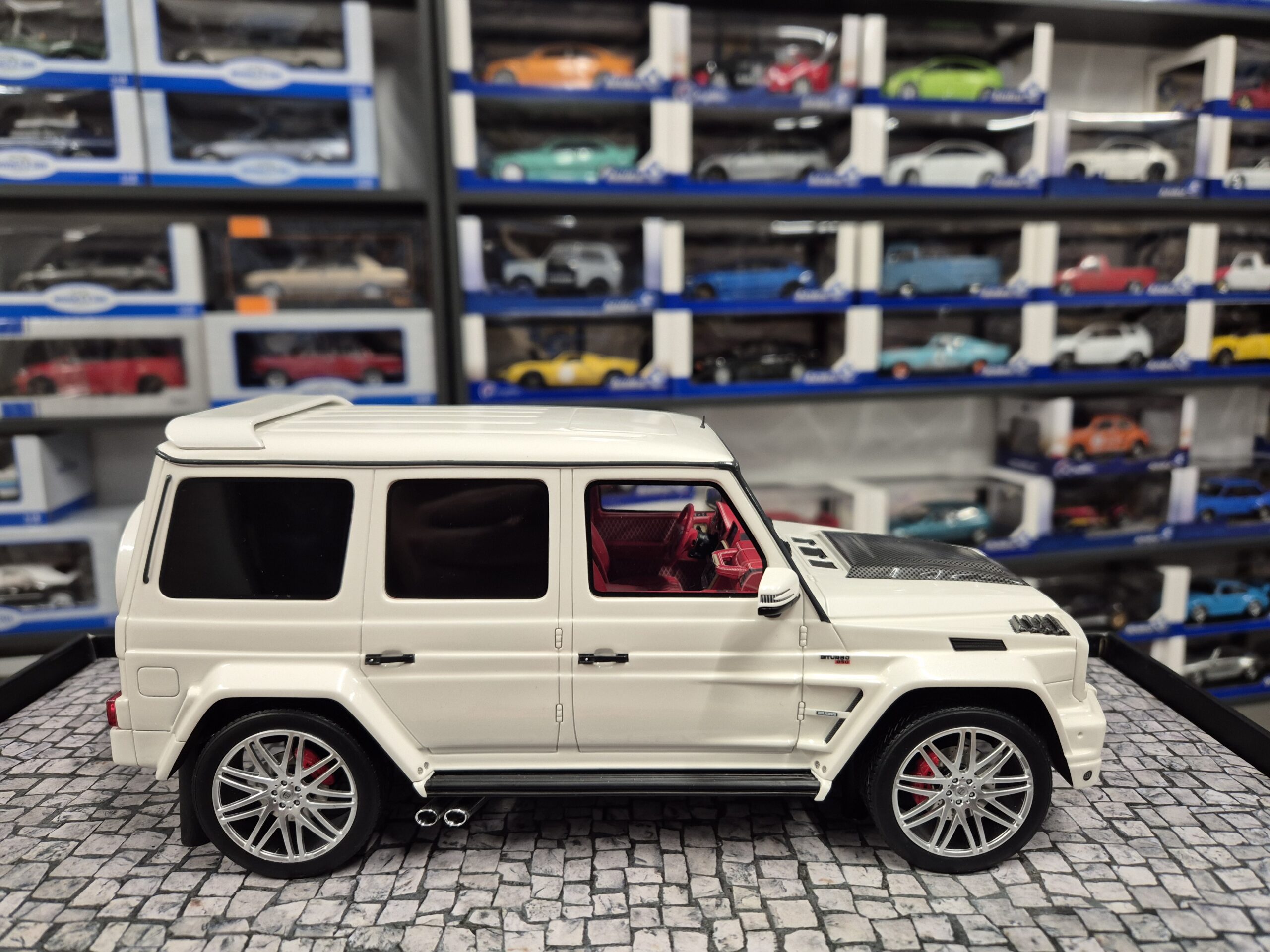 MINICHAMPS MERCEDES G KLASA BRABUS 850 6,0 WIDESTAR LIMITED 100SZT - obrazek 4