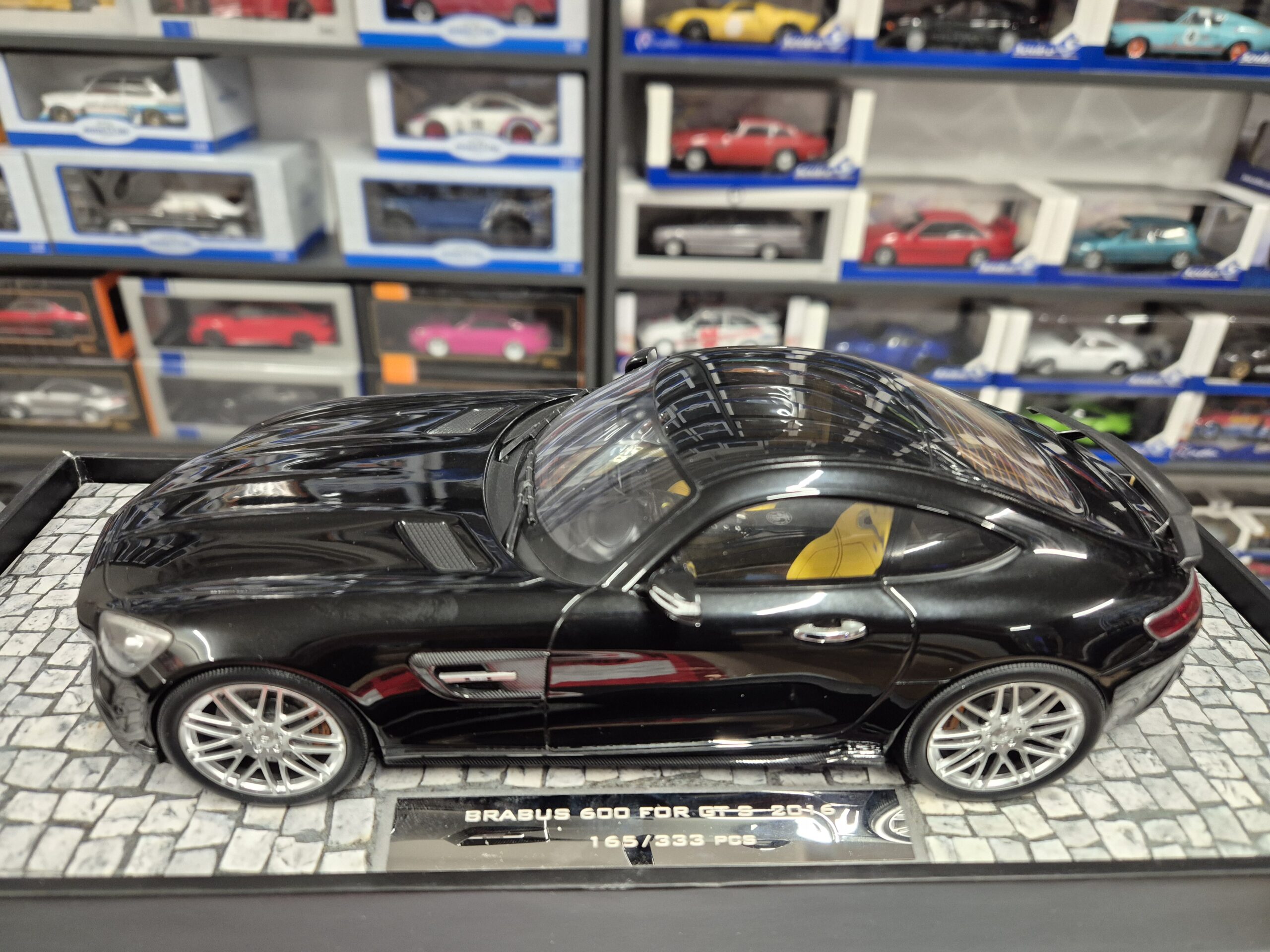 MINICHAMPS 107 032520 1/18 MERCEDES AMG GTS BRABUS 600 2016 LIMITOWANA 333SZT - obrazek 3