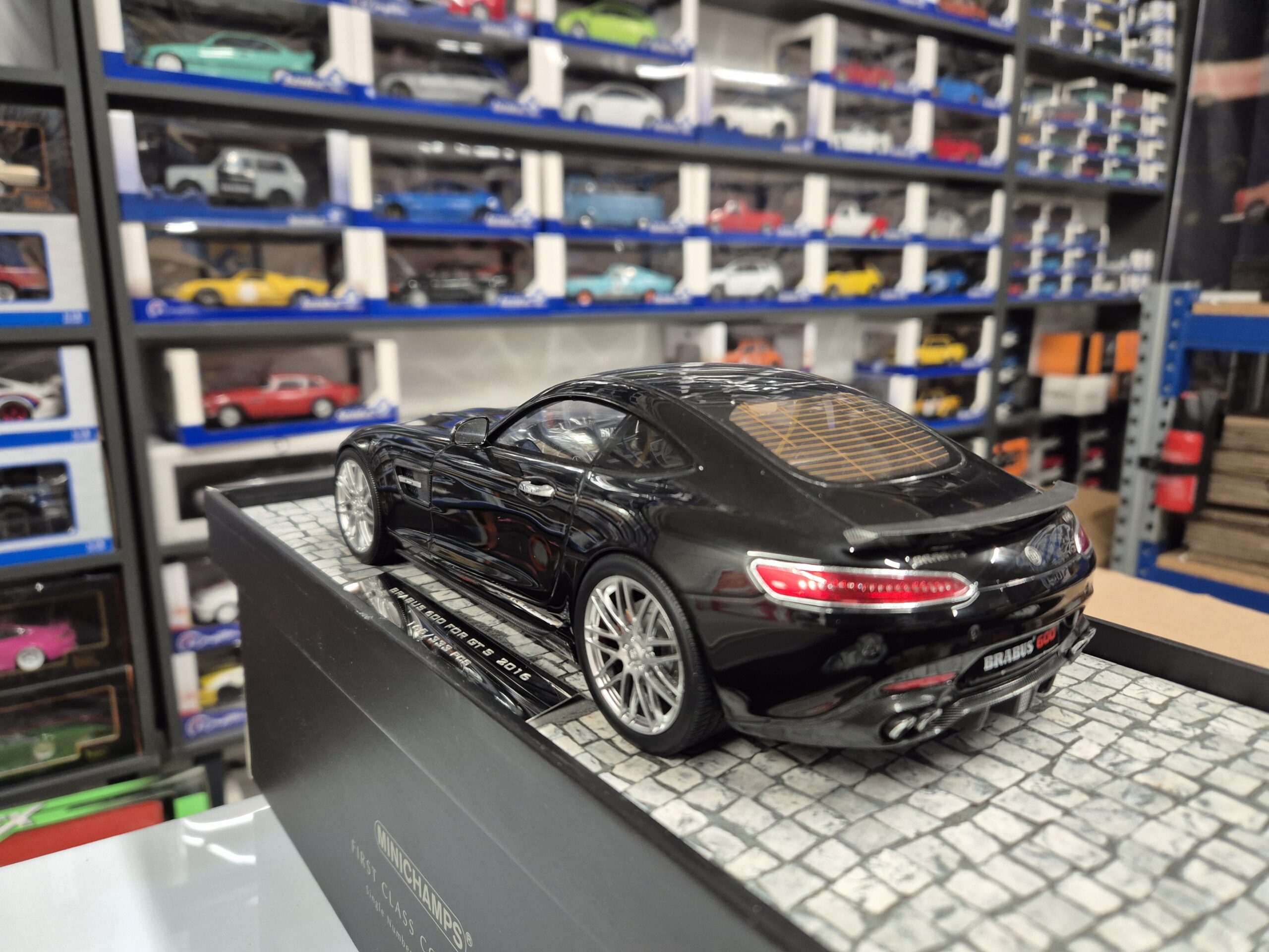MINICHAMPS 107 032520 1/18 MERCEDES AMG GTS BRABUS 600 2016 LIMITOWANA 333SZT - obrazek 5