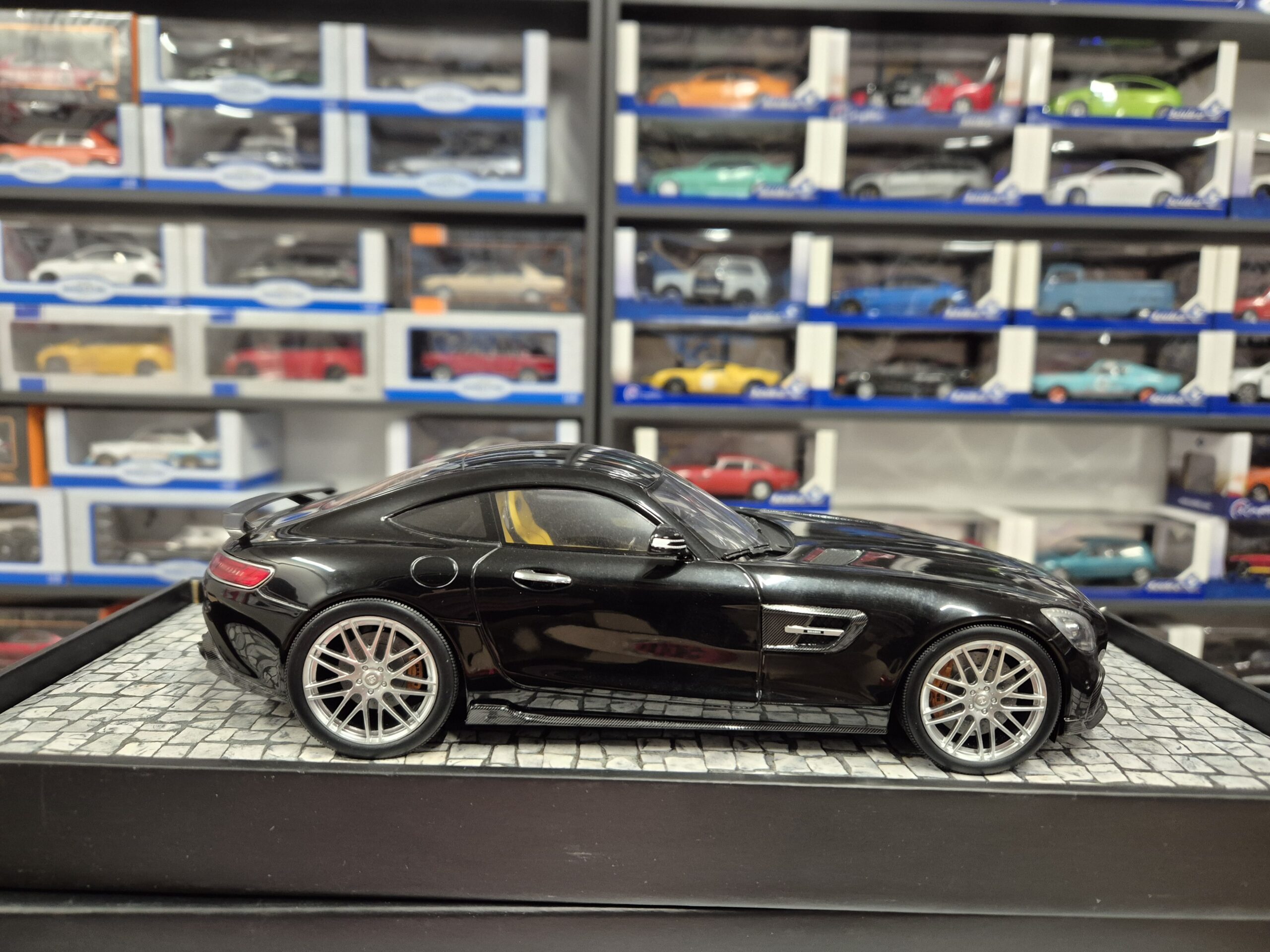 MINICHAMPS 107 032520 1/18 MERCEDES AMG GTS BRABUS 600 2016 LIMITOWANA 333SZT - obrazek 7