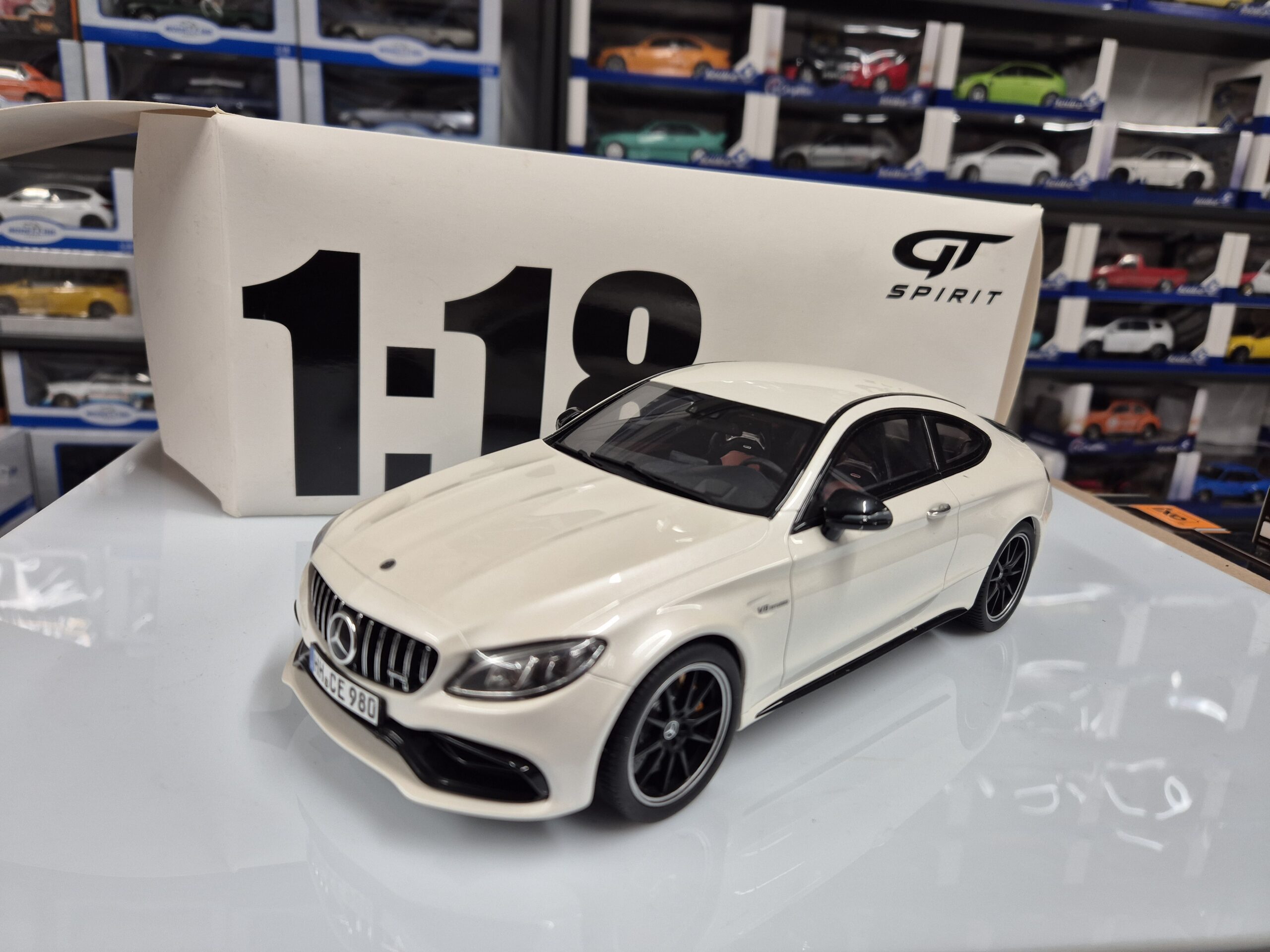 GT SPIRIT GT CLDC004 MERCEDES C63 S AMG COUPE SKALA 1/18 - obrazek 3