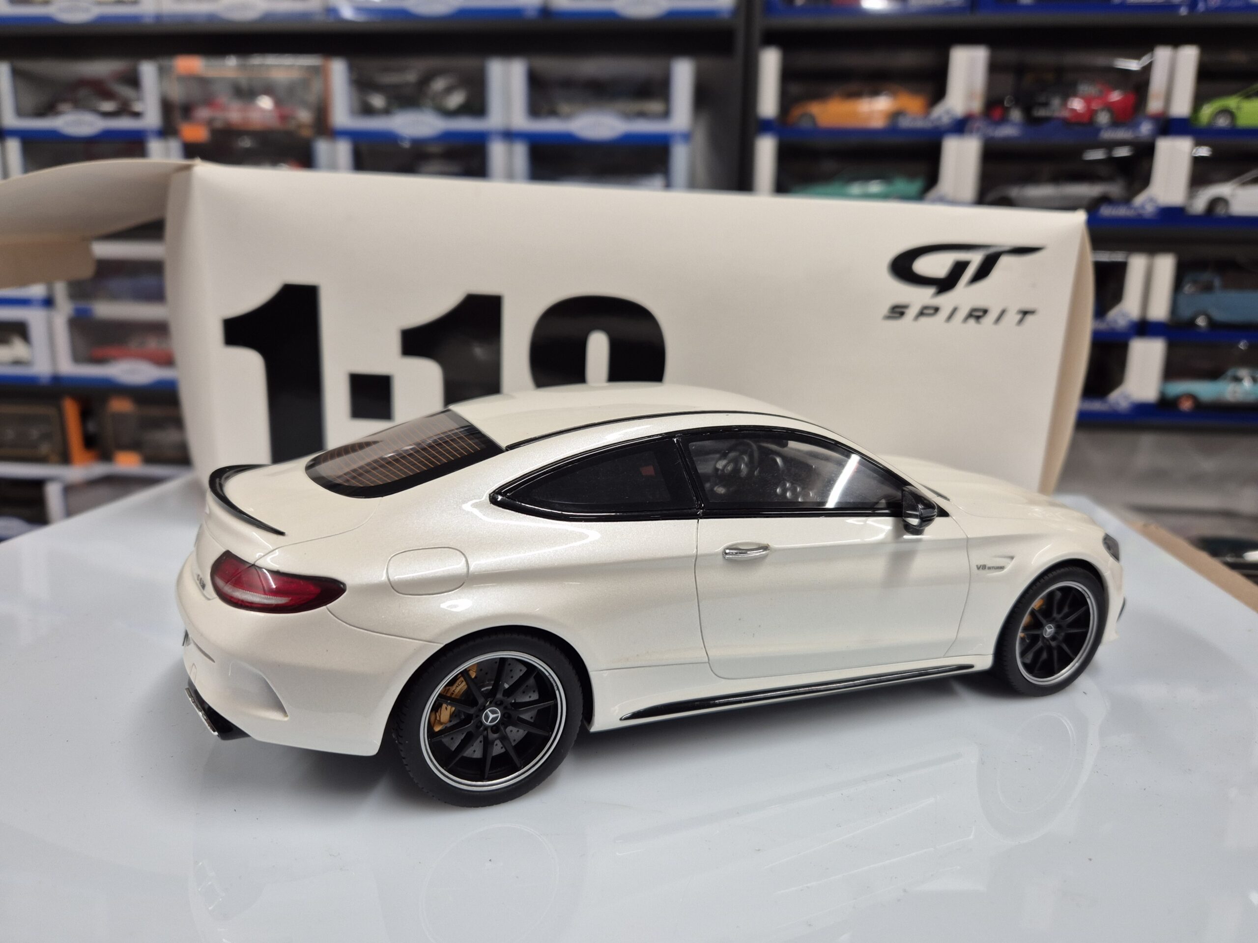 GT SPIRIT GT CLDC004 MERCEDES C63 S AMG COUPE SKALA 1/18 - obrazek 6