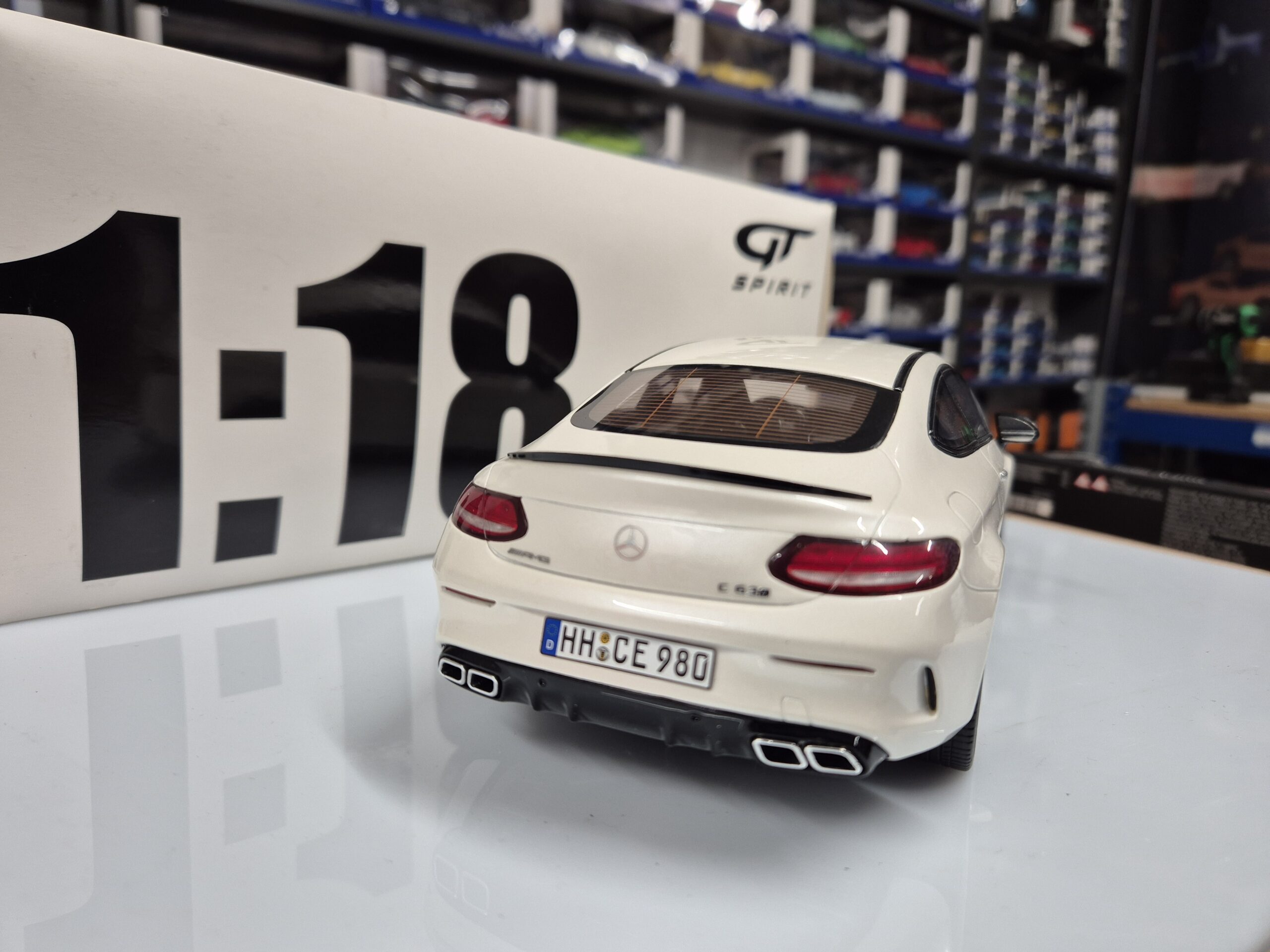 GT SPIRIT GT CLDC004 MERCEDES C63 S AMG COUPE SKALA 1/18 - obrazek 5