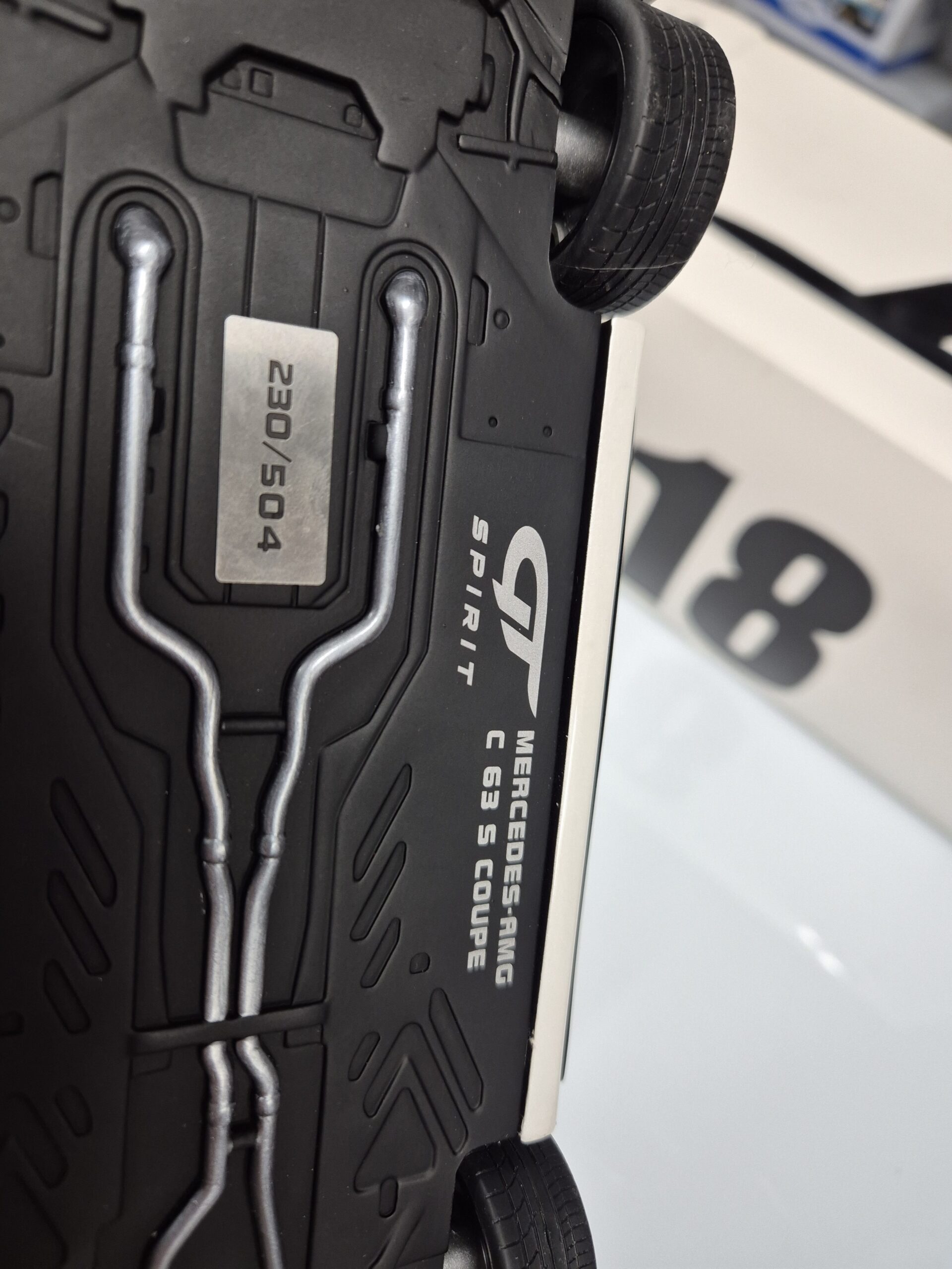 GT SPIRIT GT CLDC004 MERCEDES C63 S AMG COUPE SKALA 1/18 - obrazek 9