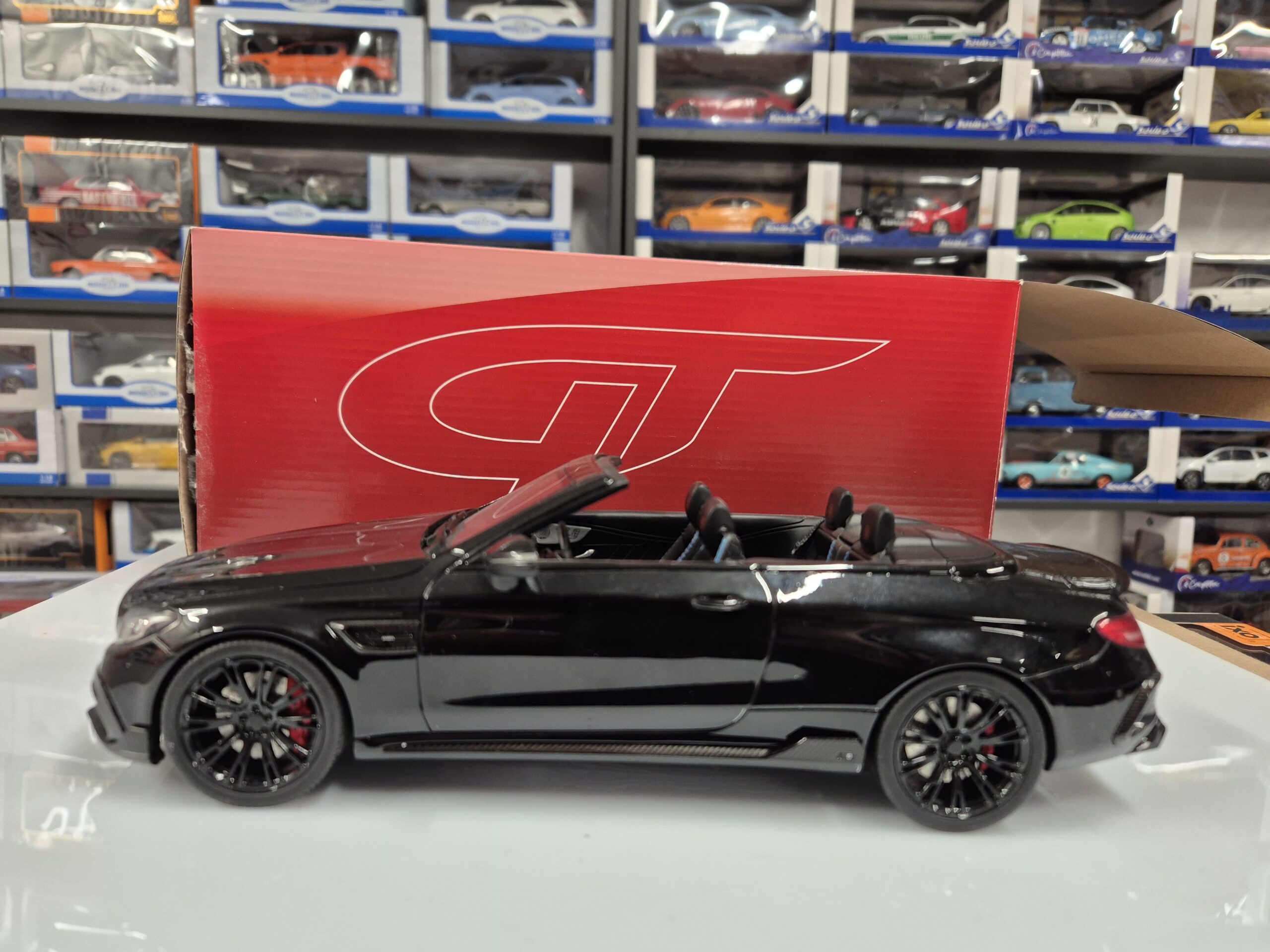 GT SPIRIT GT206 BRABUS 650 CABRIO MERCEDES W205 1/18 LIMITOWANA 500SZT - obrazek 2