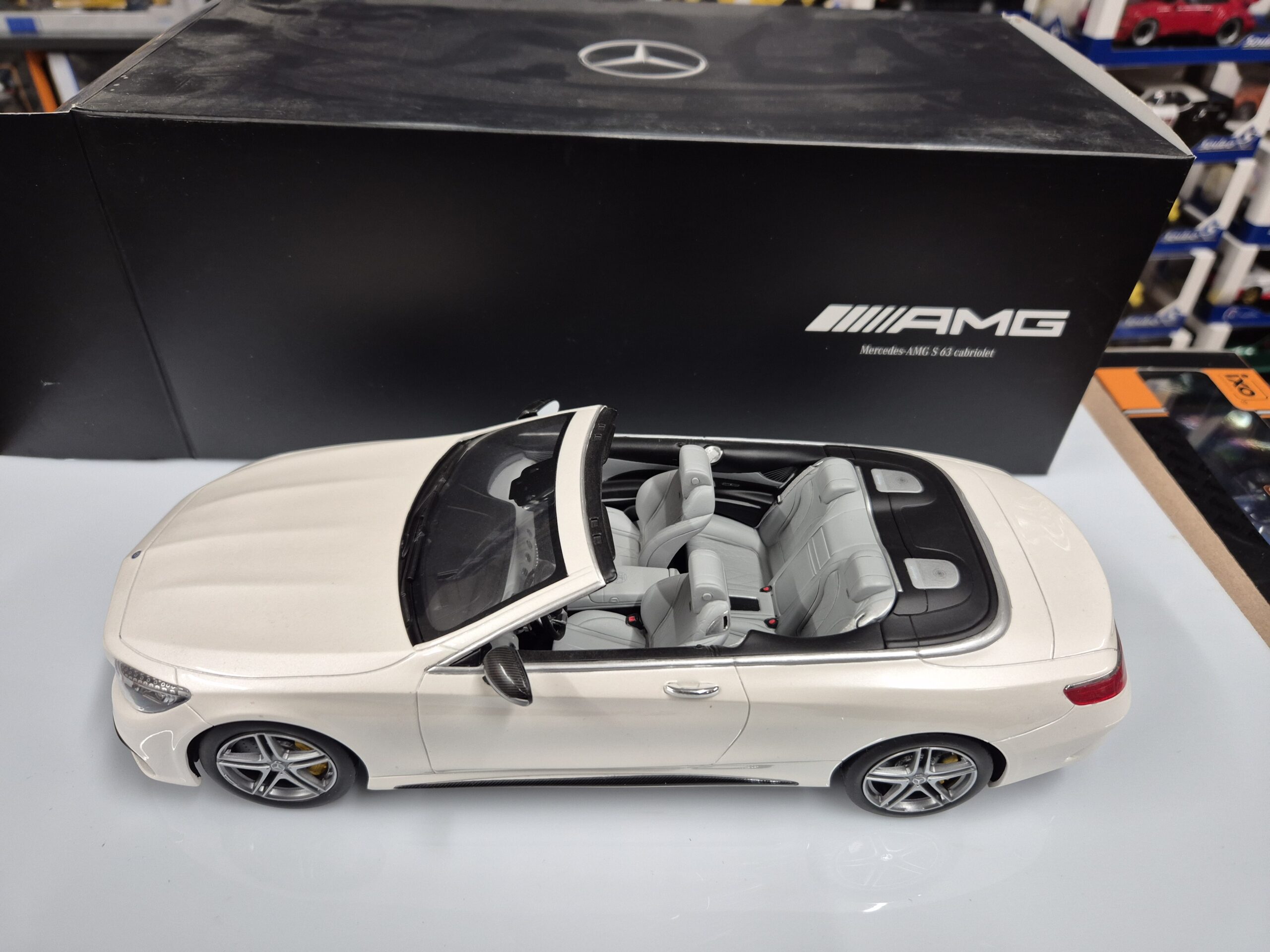 B66965712 DEALER GT SPIRIT Mercedes S63 Cabriolet 1/18 LIMIT 1967SZT - obrazek 3