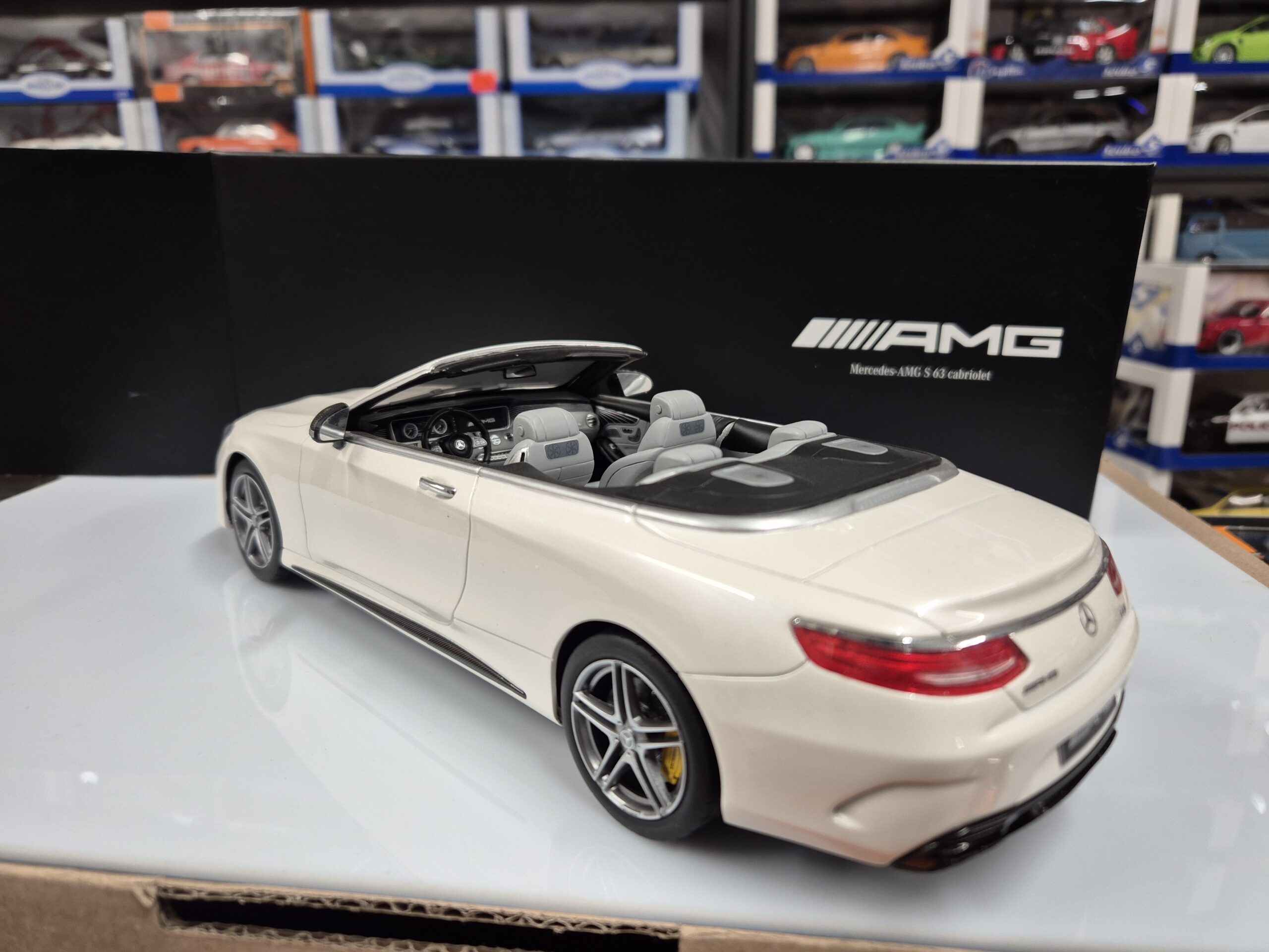 B66965712 DEALER GT SPIRIT Mercedes S63 Cabriolet 1/18 LIMIT 1967SZT - obrazek 5