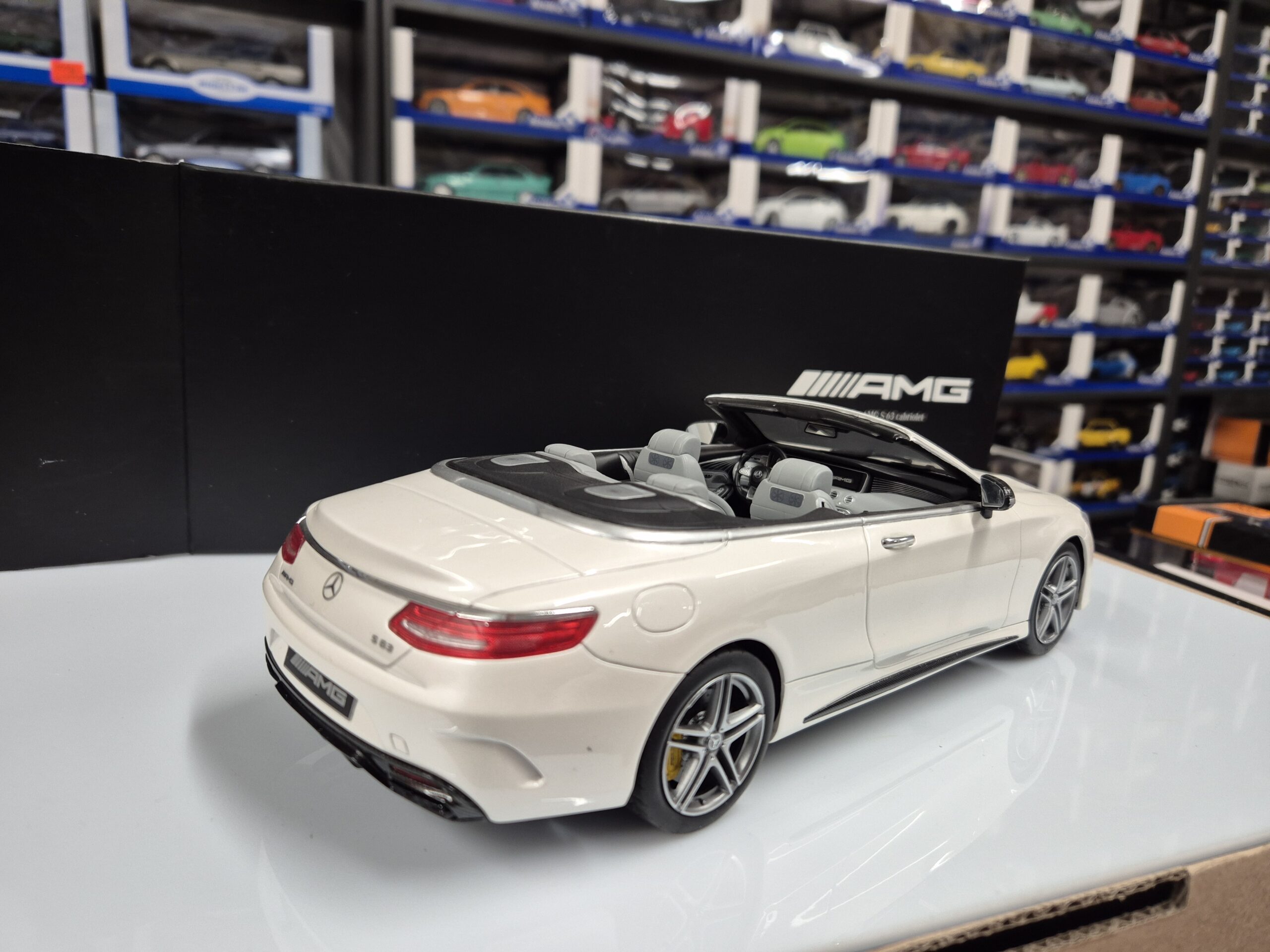 B66965712 DEALER GT SPIRIT Mercedes S63 Cabriolet 1/18 LIMIT 1967SZT - obrazek 6