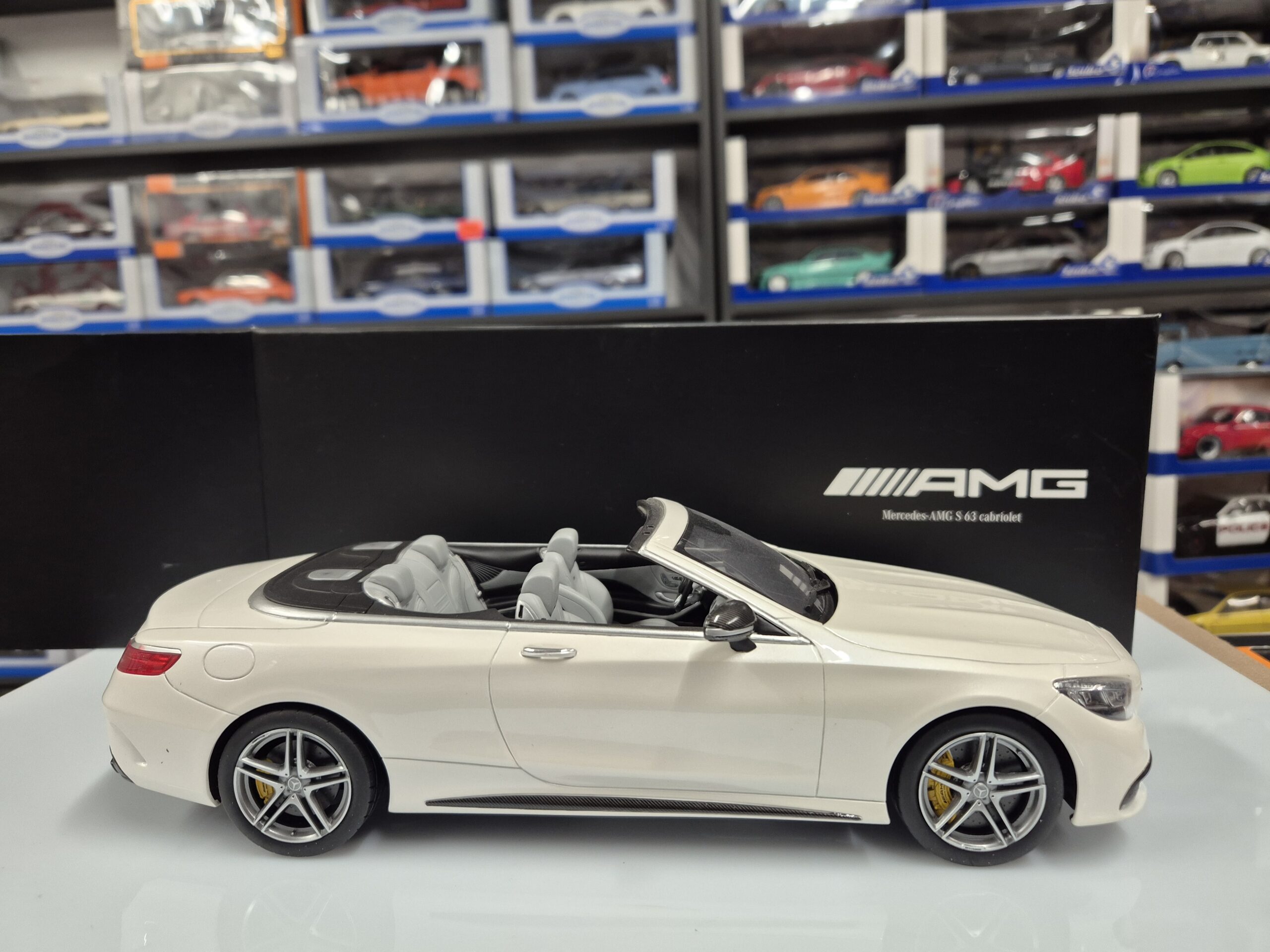 B66965712 DEALER GT SPIRIT Mercedes S63 Cabriolet 1/18 LIMIT 1967SZT - obrazek 7