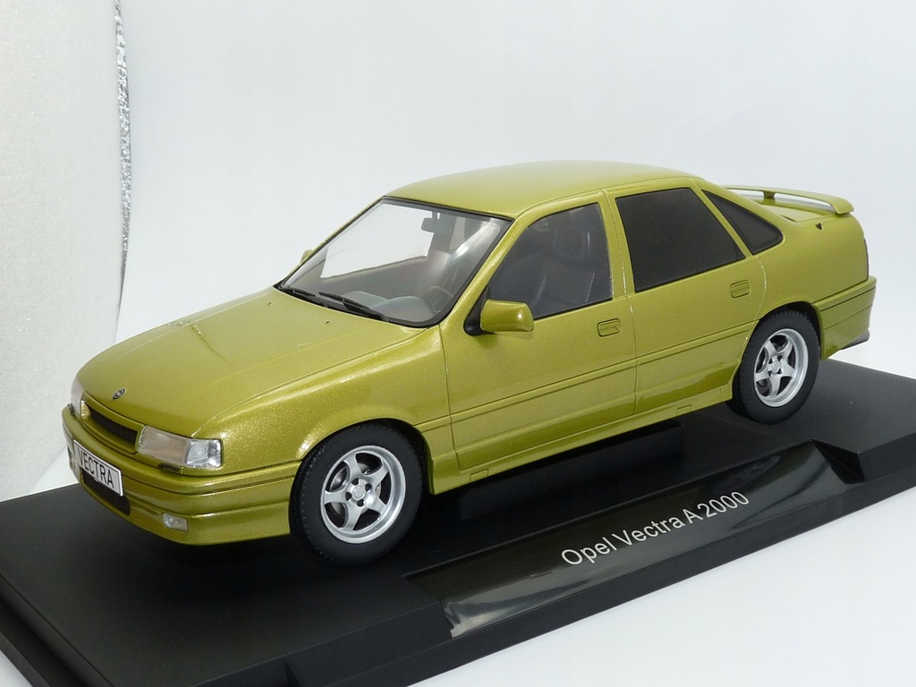 Opel Vectra A 2000 16v (1989) 1:18 MCG 18463